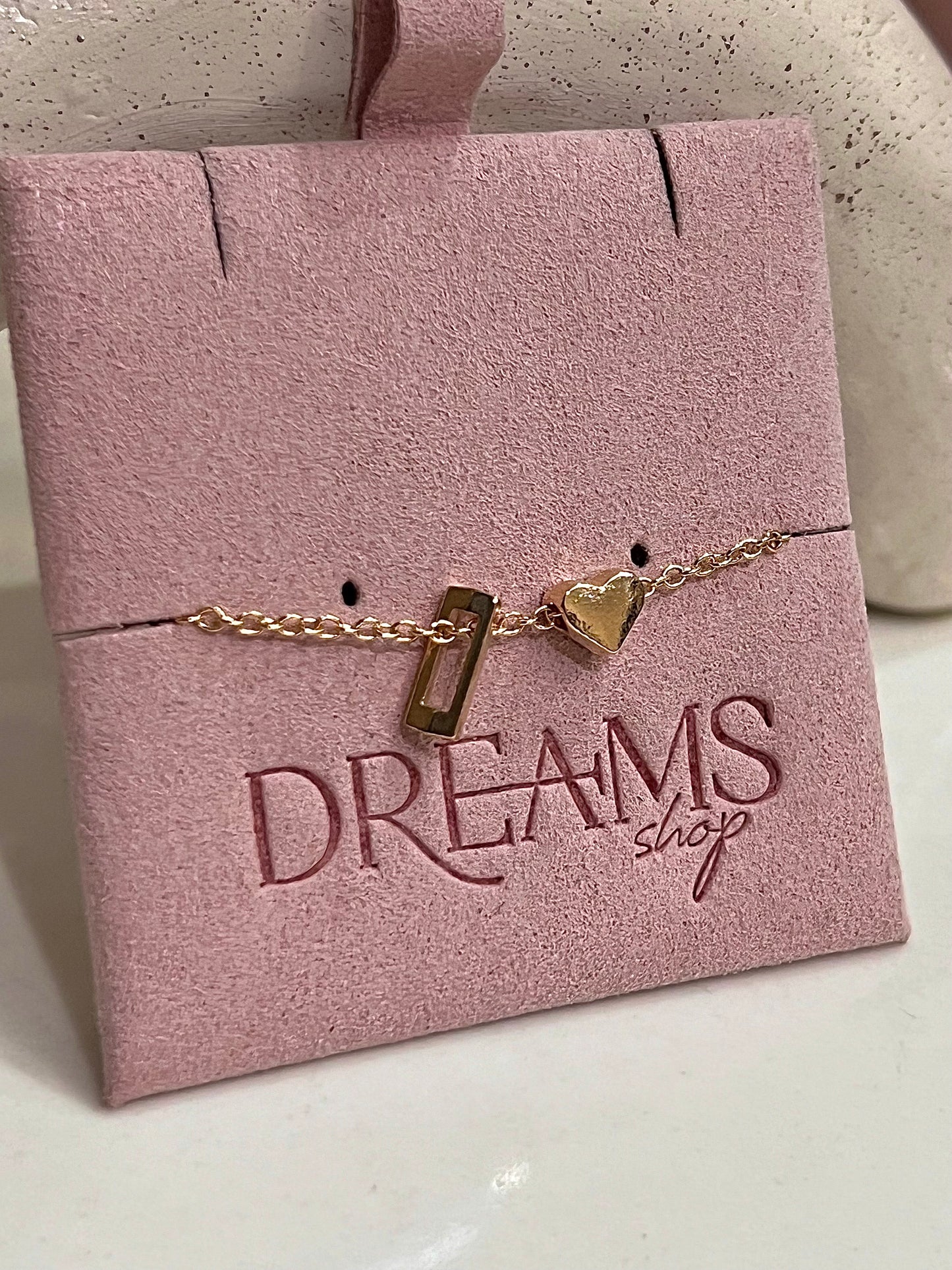 Brazalete Letra “O” & Corazón