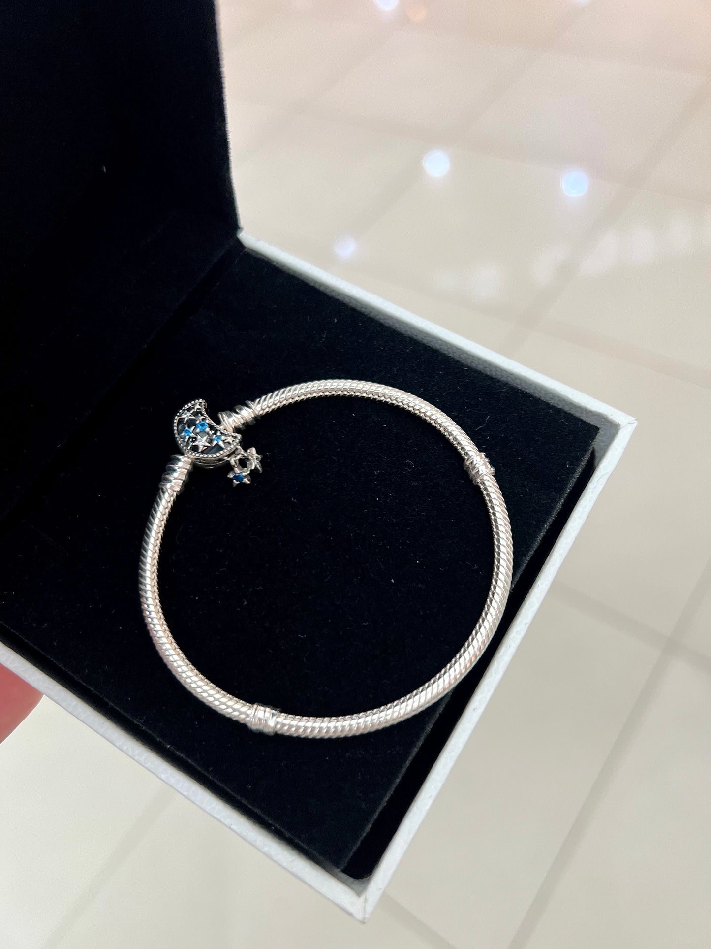 Brazalete con Cierre de Luna Brillante