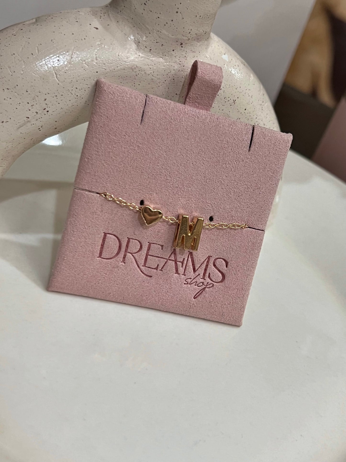 Brazalete Letra “M” & Corazón