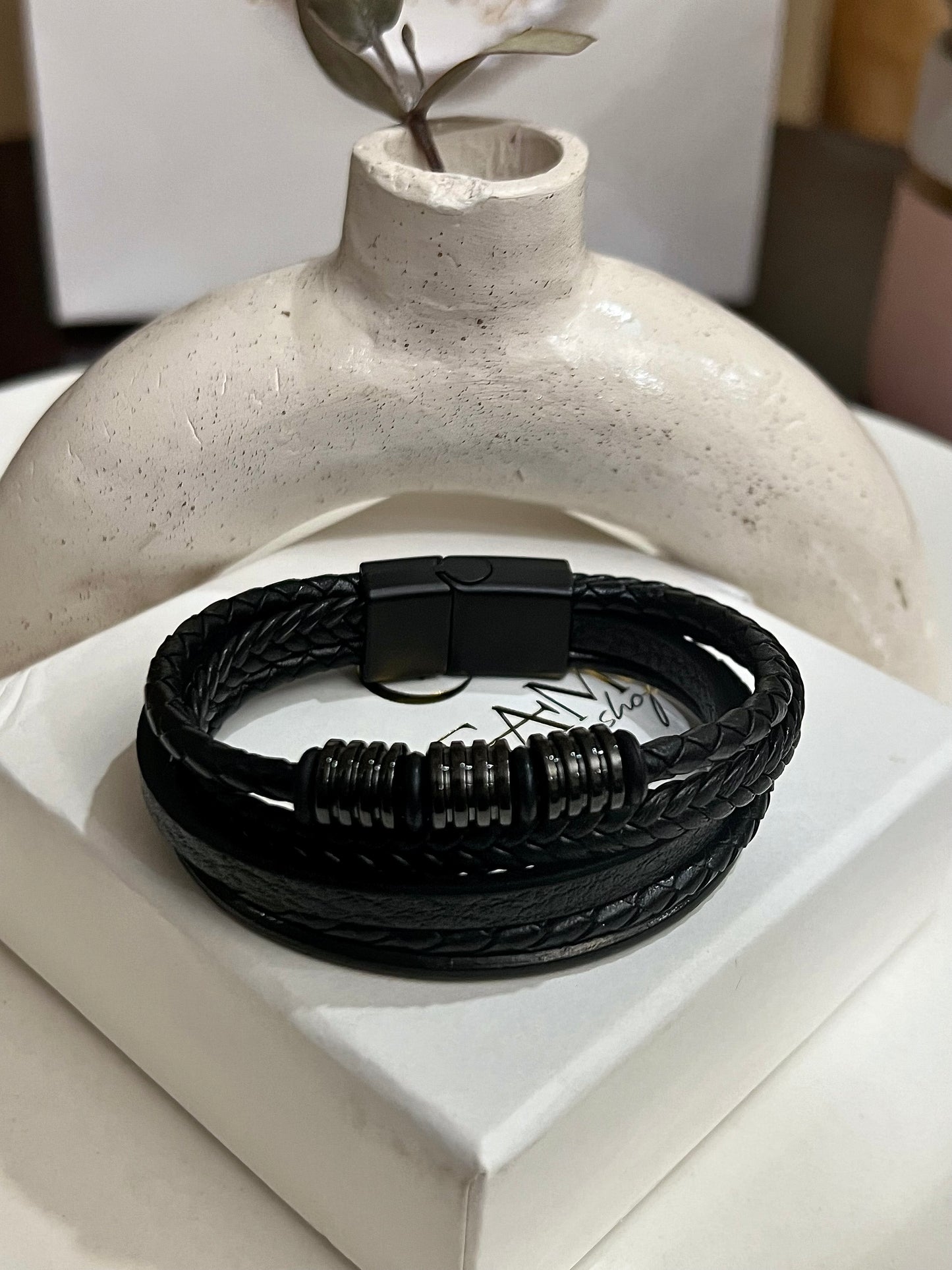 Brazalete Cuero Negro - Broche Tipo Imán