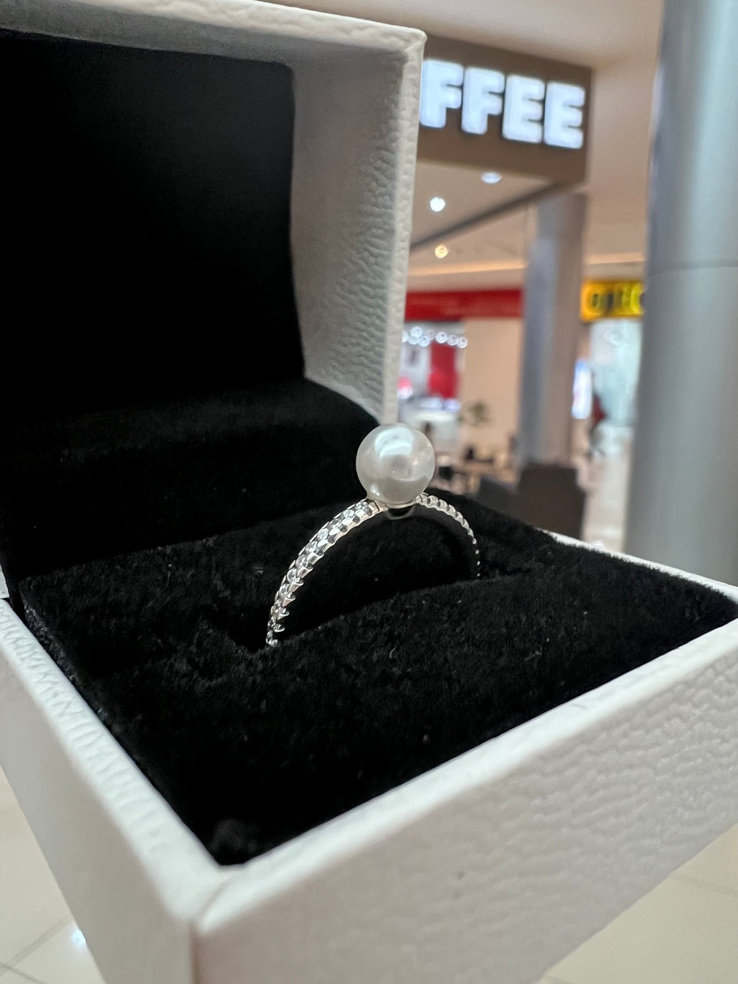 Anillo Perla Cultivada De Agua Dulce y Pavé