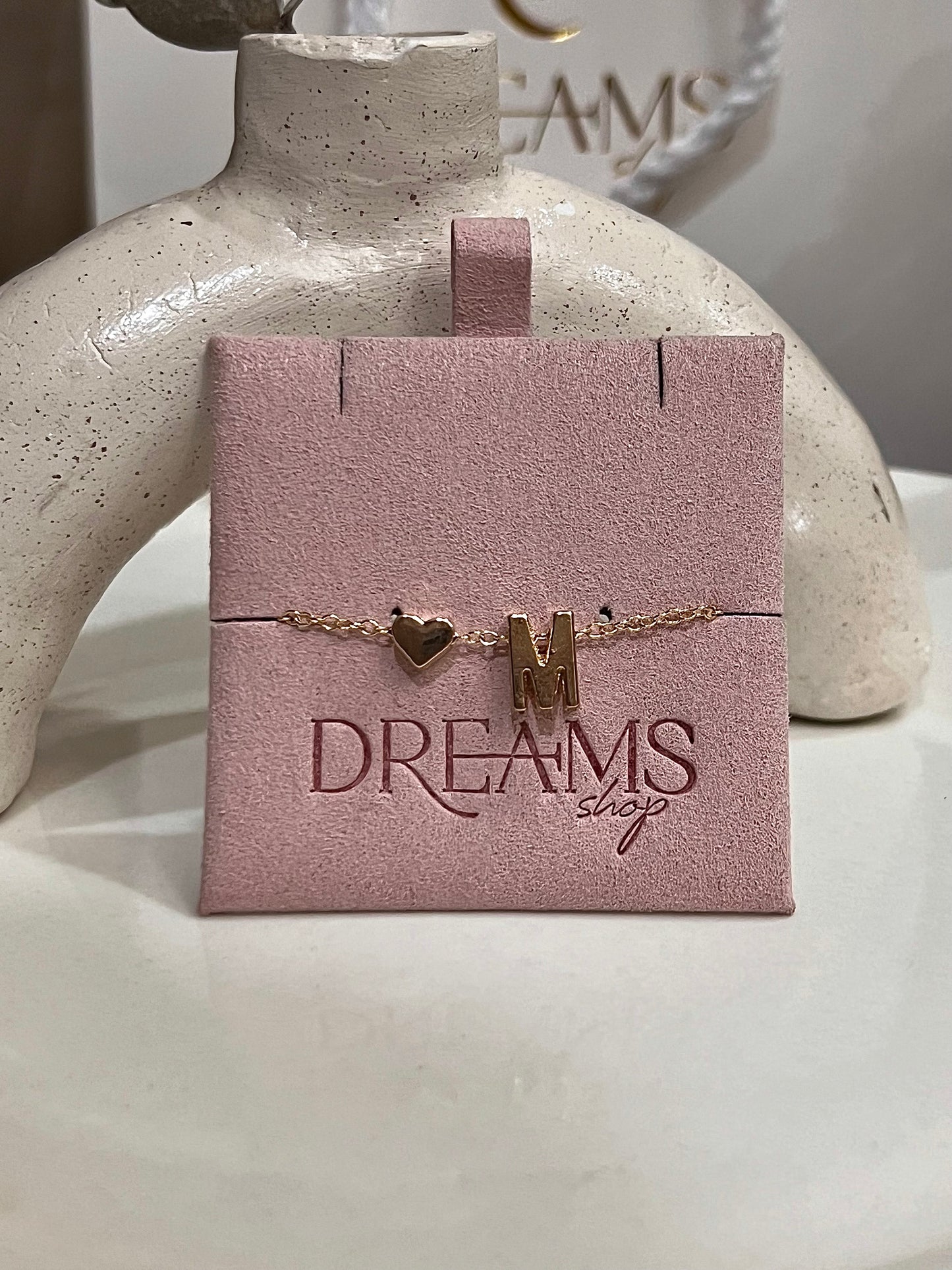 Brazalete Letra “M” & Corazón