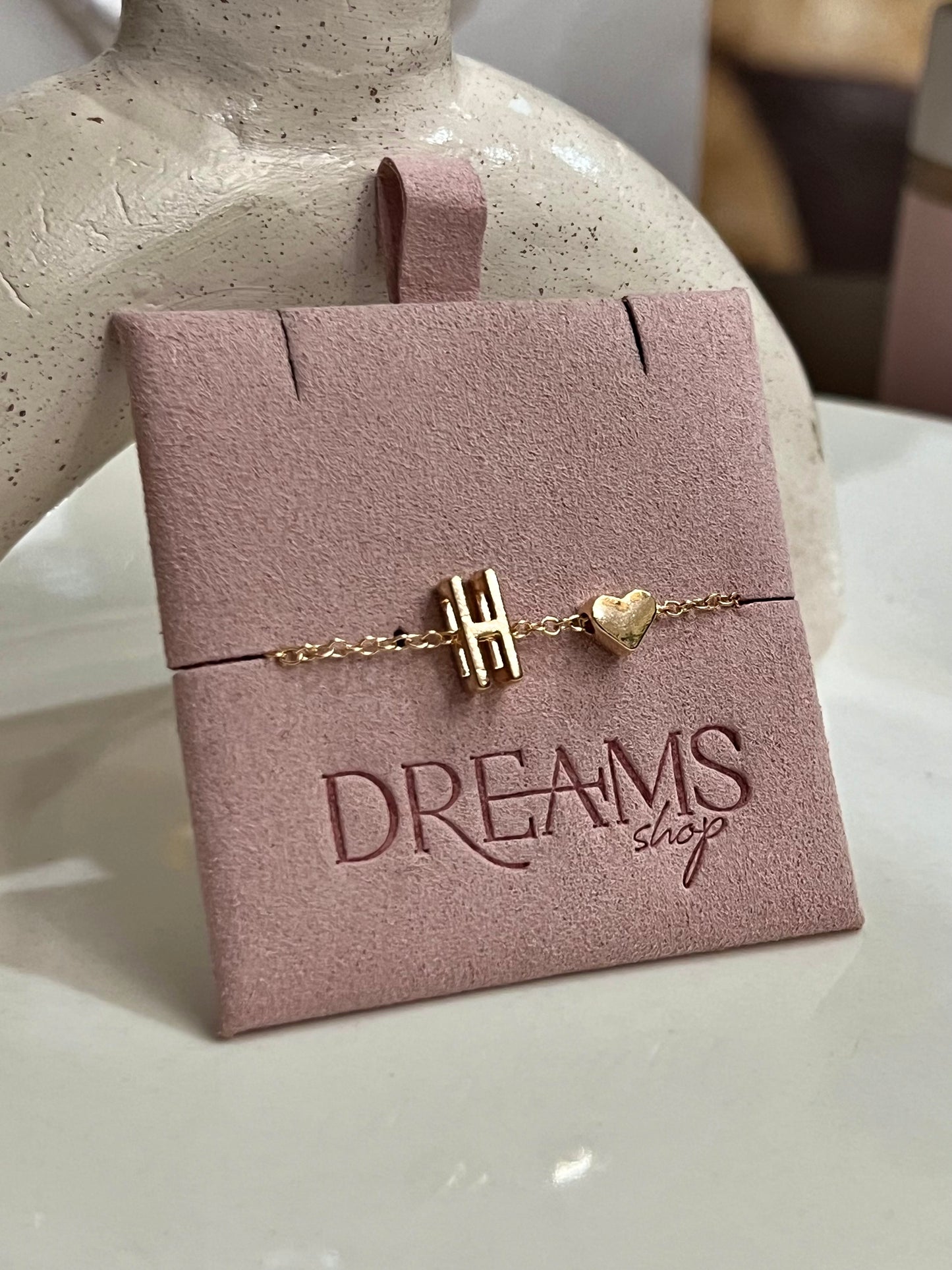Brazalete Letra “H” & Corazón