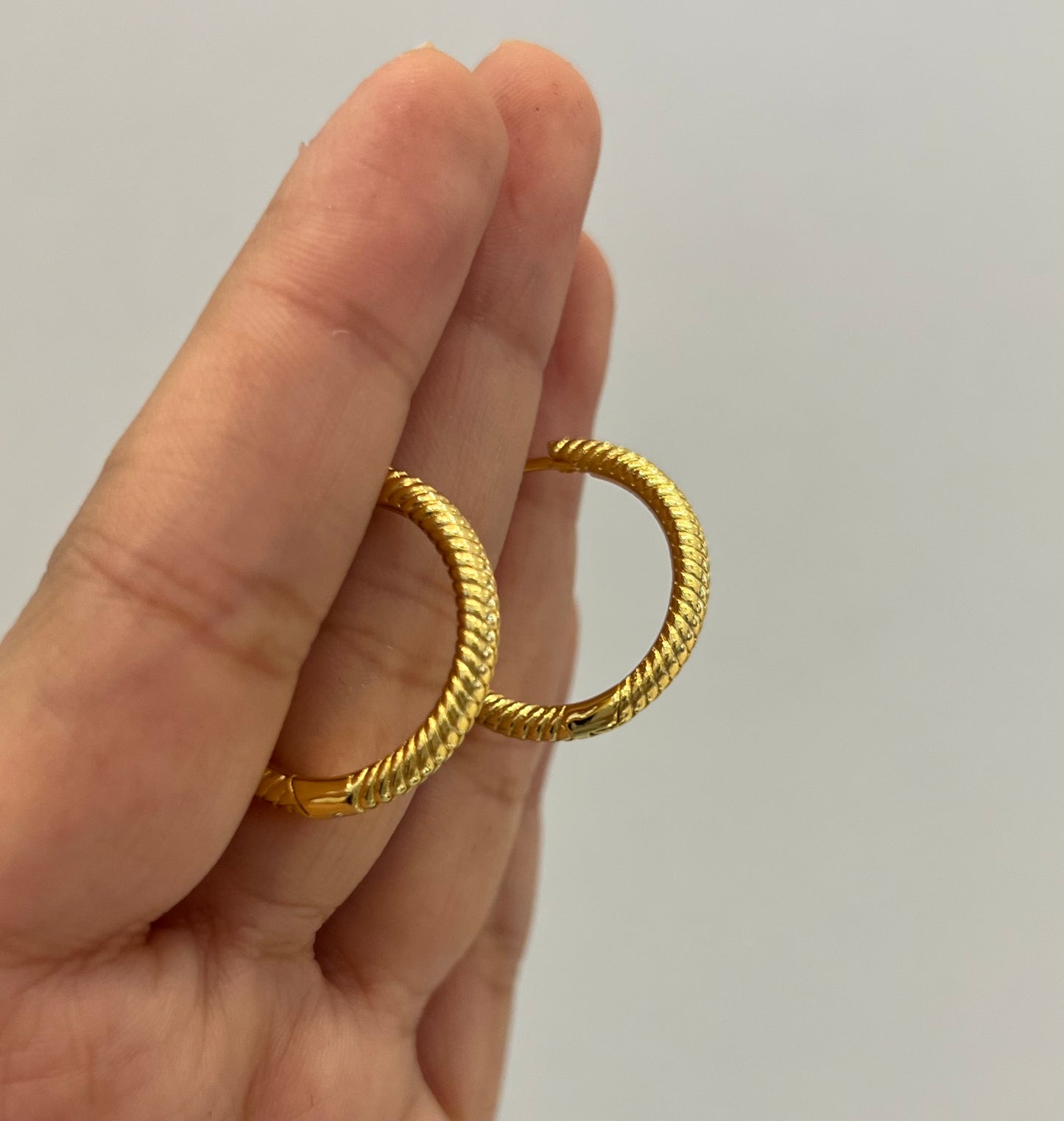 Aretes Pandora Moments Dorados - Talla M