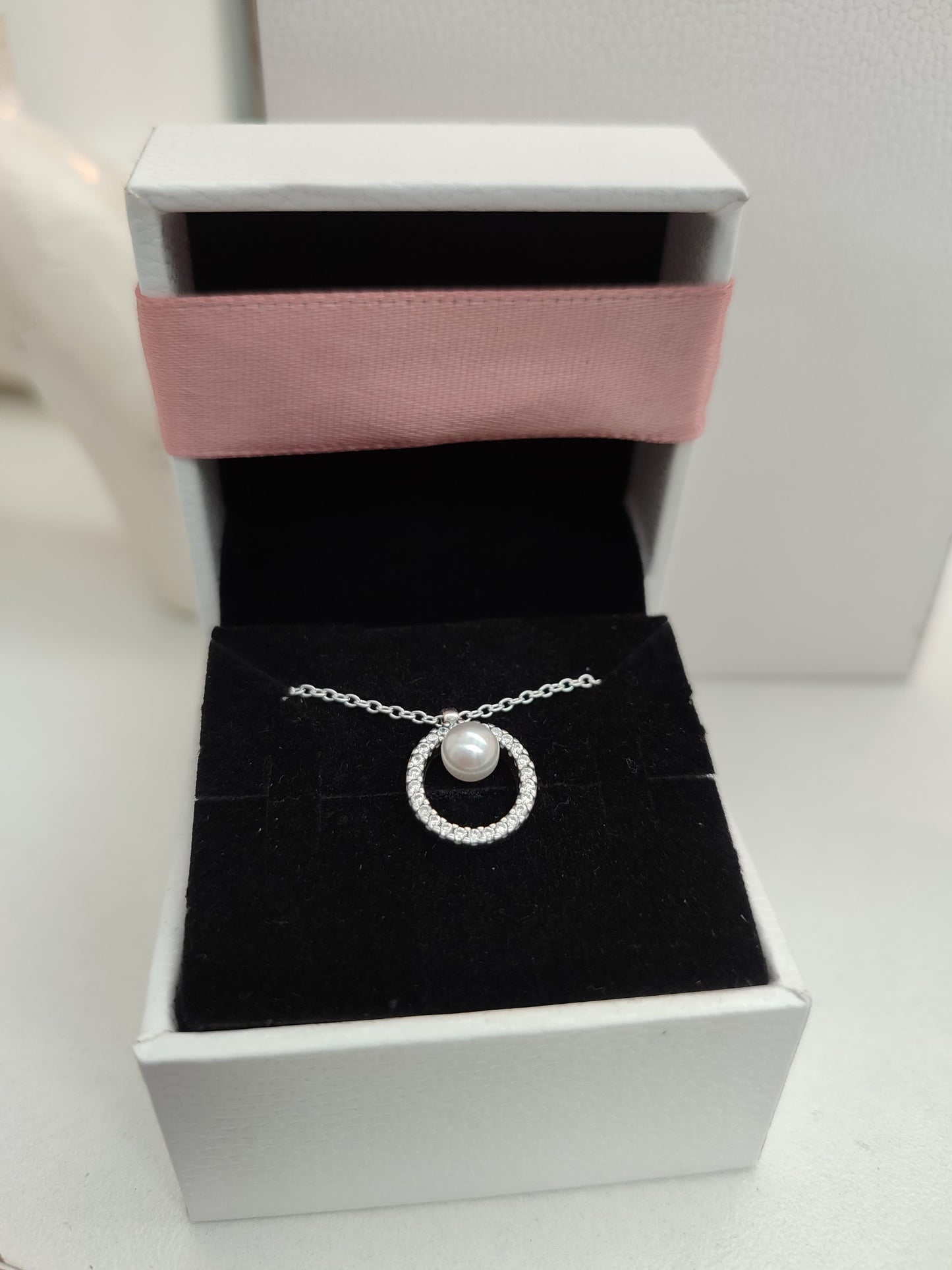 Collar Perla y Logo