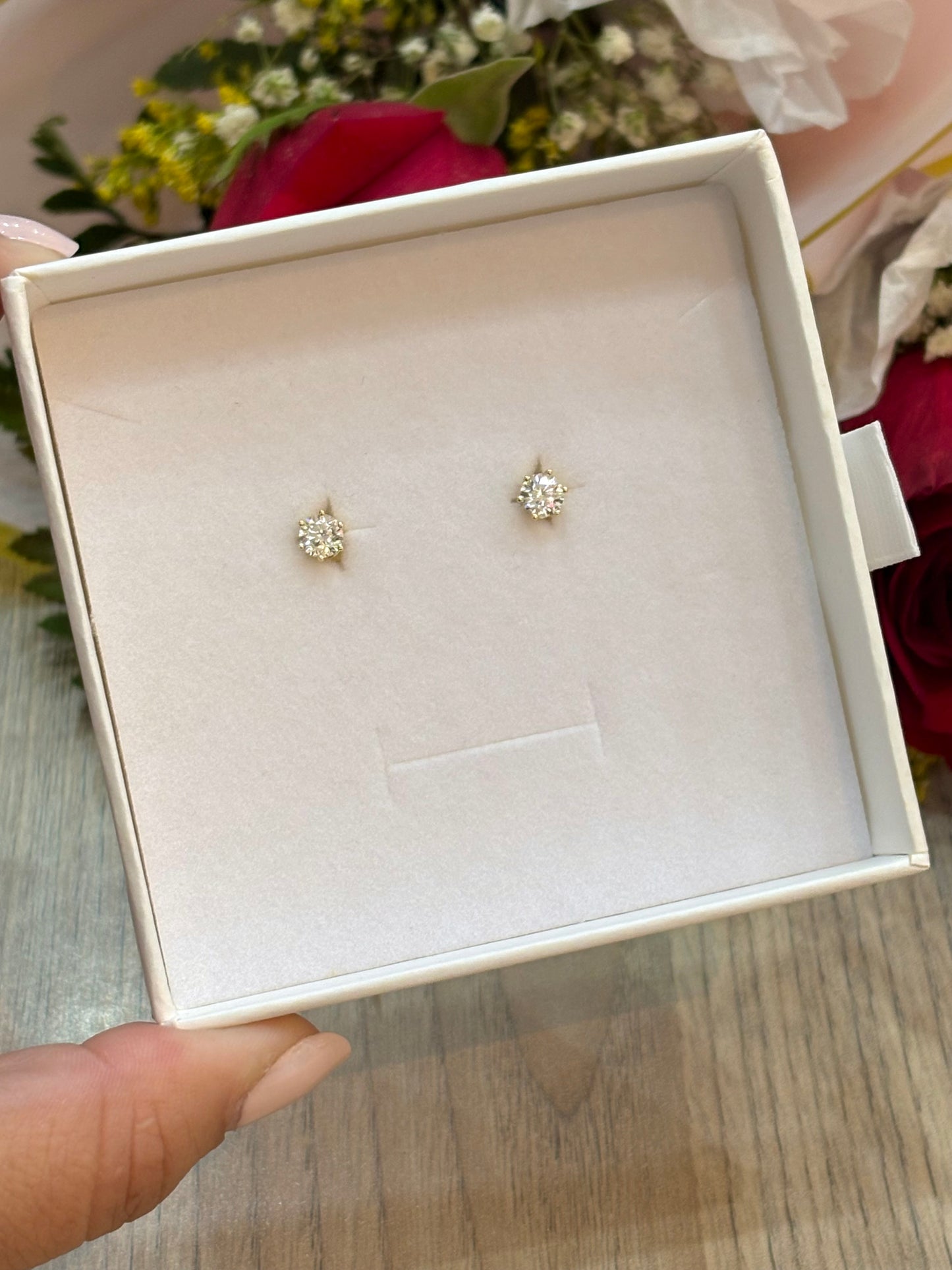 Aretes Solitario Gold - Moissanita