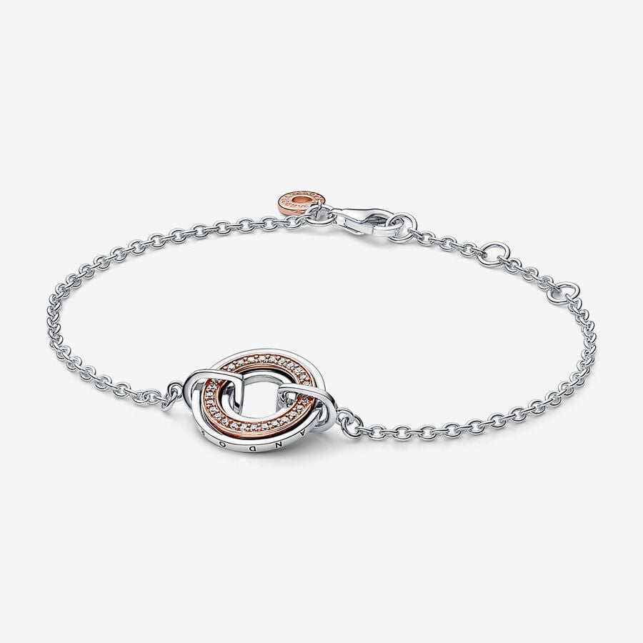 Brazalete Logo y Pavé en Dos Tonos Signature