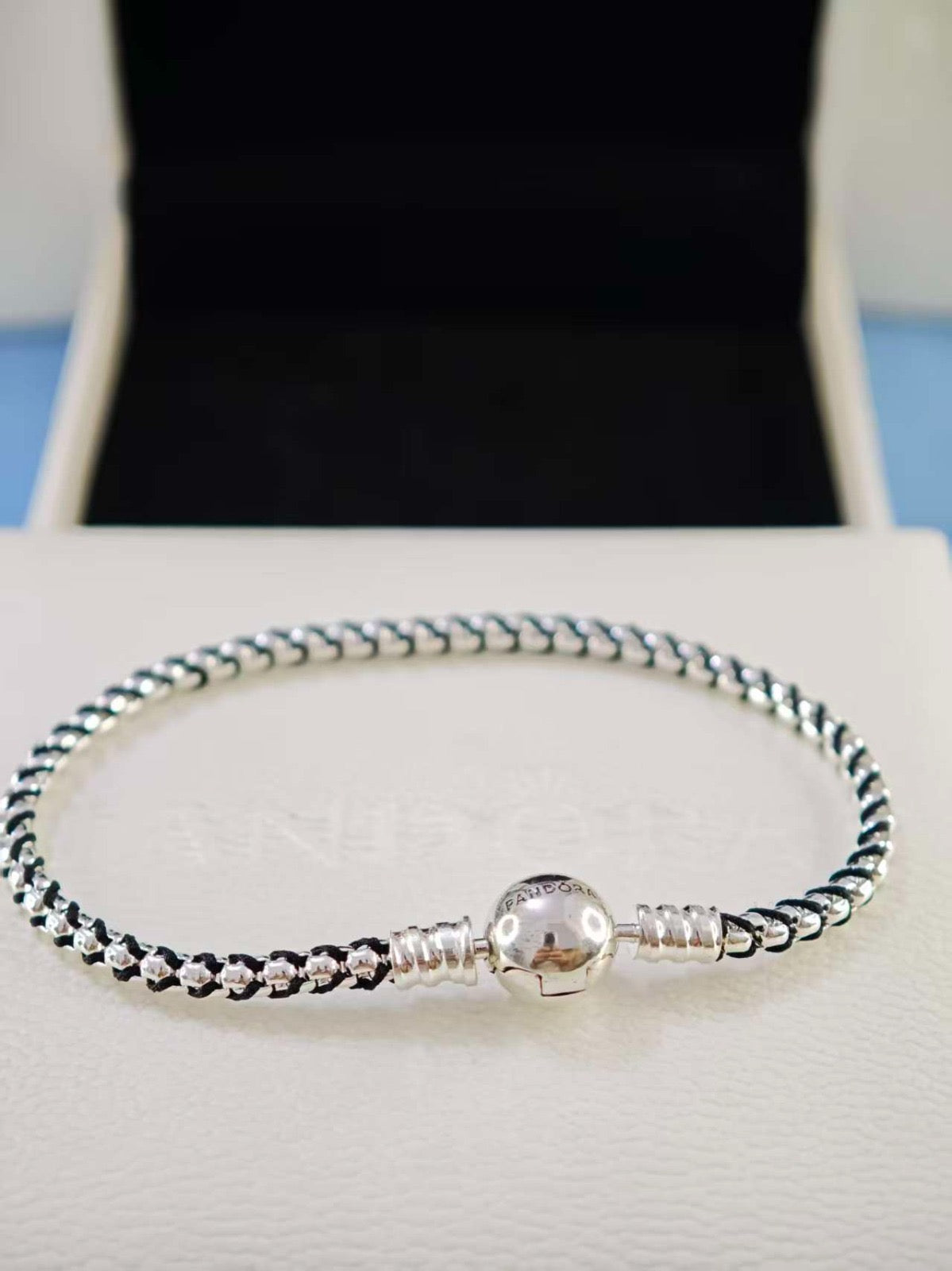 Brazalete Silver y Cordón Negro