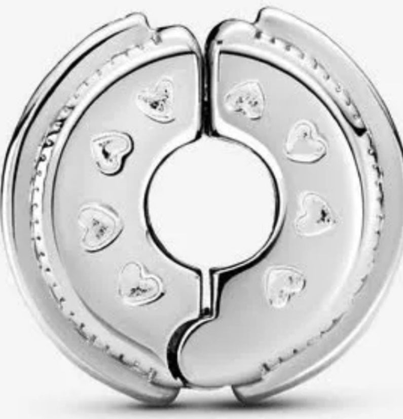 Charm Clip Logo y Pave