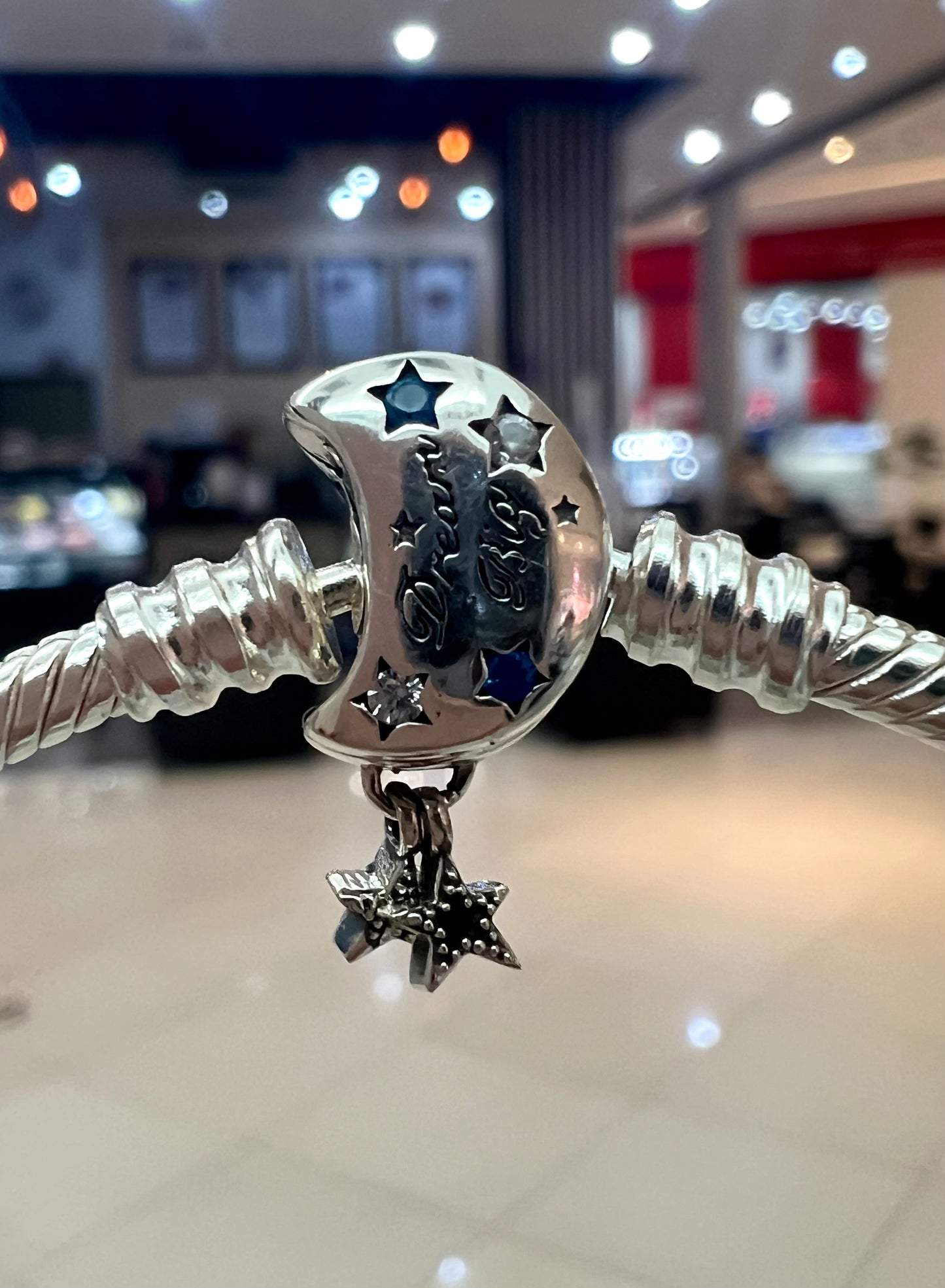 Brazalete con Cierre de Luna Brillante