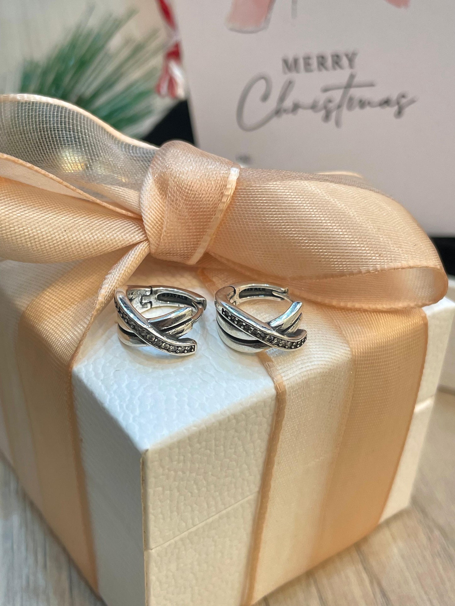 Aretes Aro en Pave Cruzado Silver