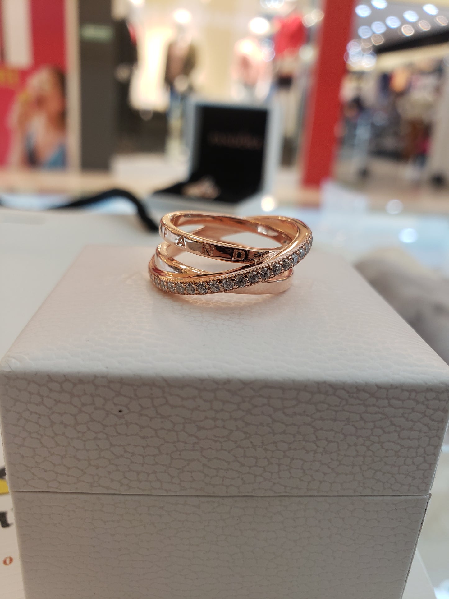 Anillo Triple Alianza en Pavé