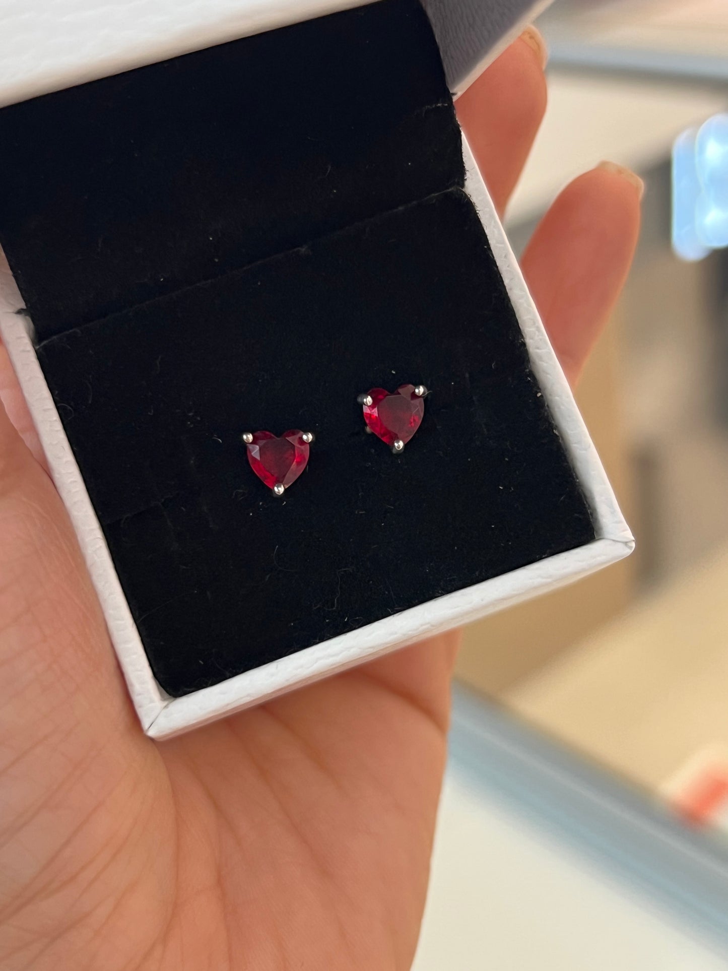 Aretes Corazón Rojo