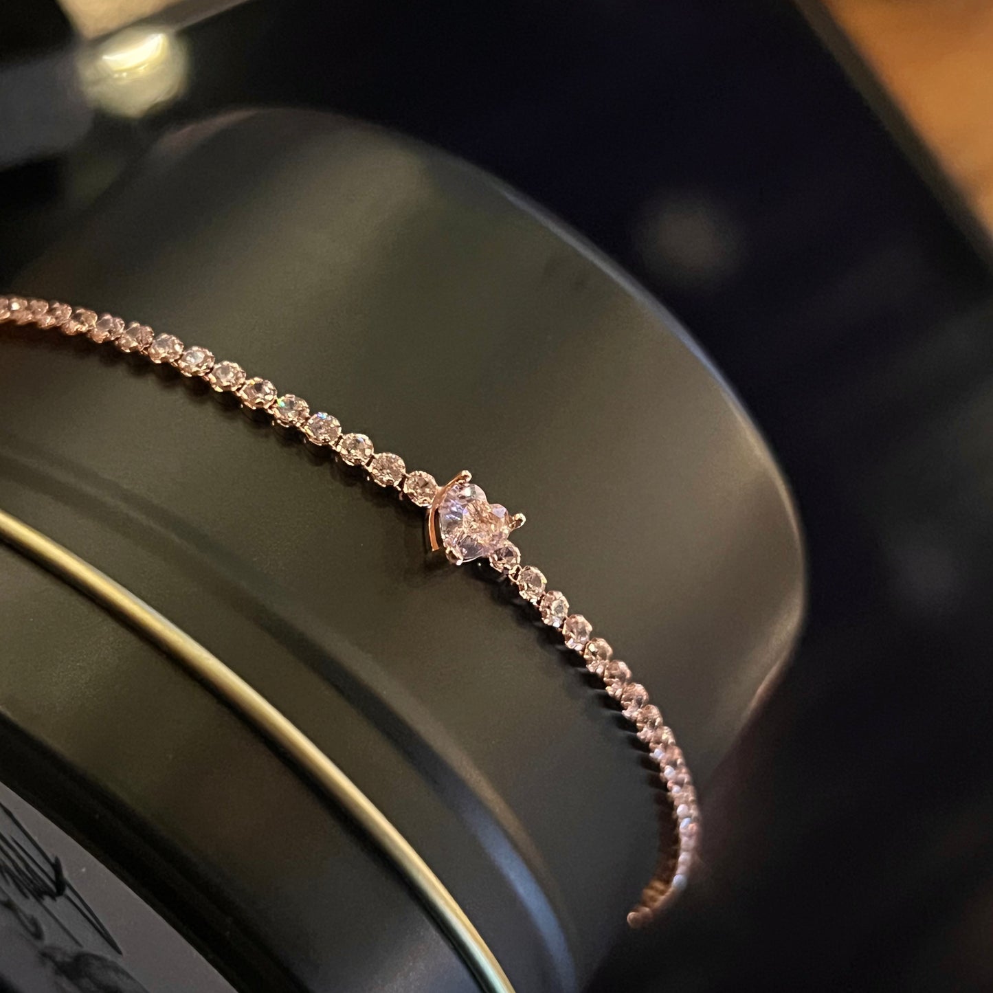 Brazalete Halo de Corazón Rosa Brillante