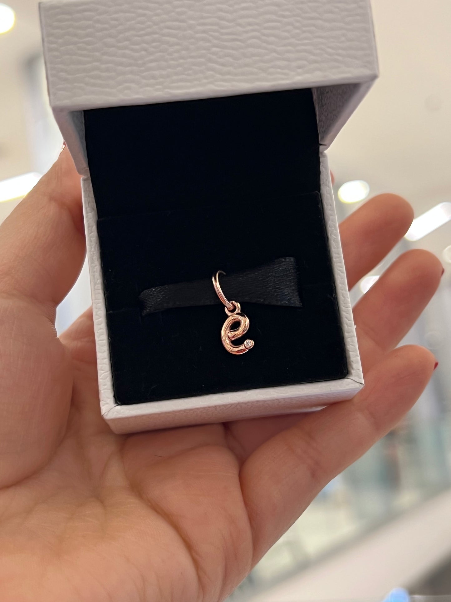 Letra e rose gold - Colgantes