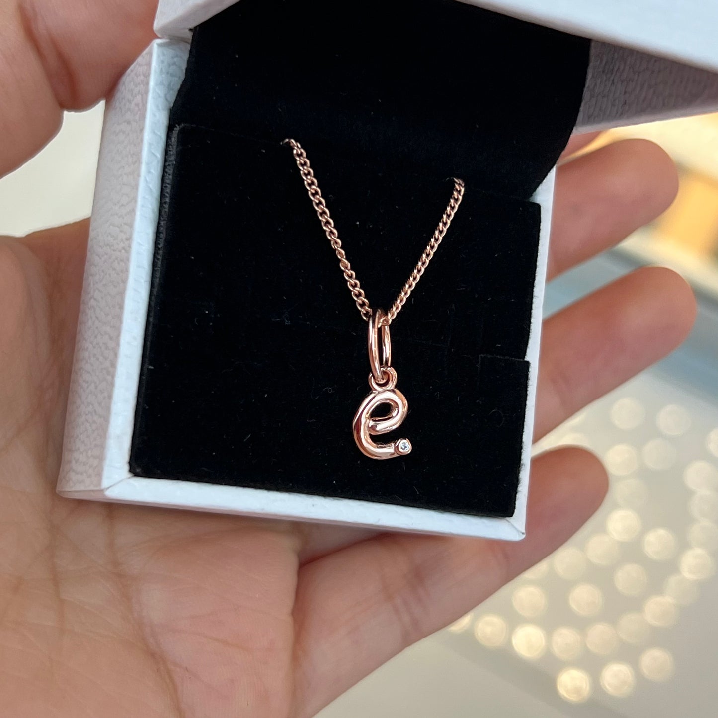 Letra e rose gold - Colgantes
