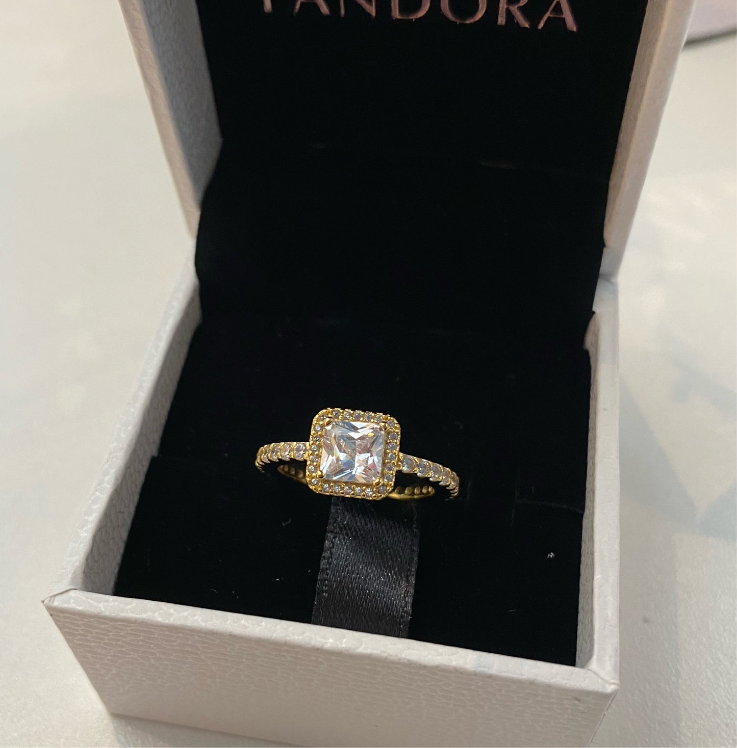 Anillo Halo Cuadrado Brillante Gold