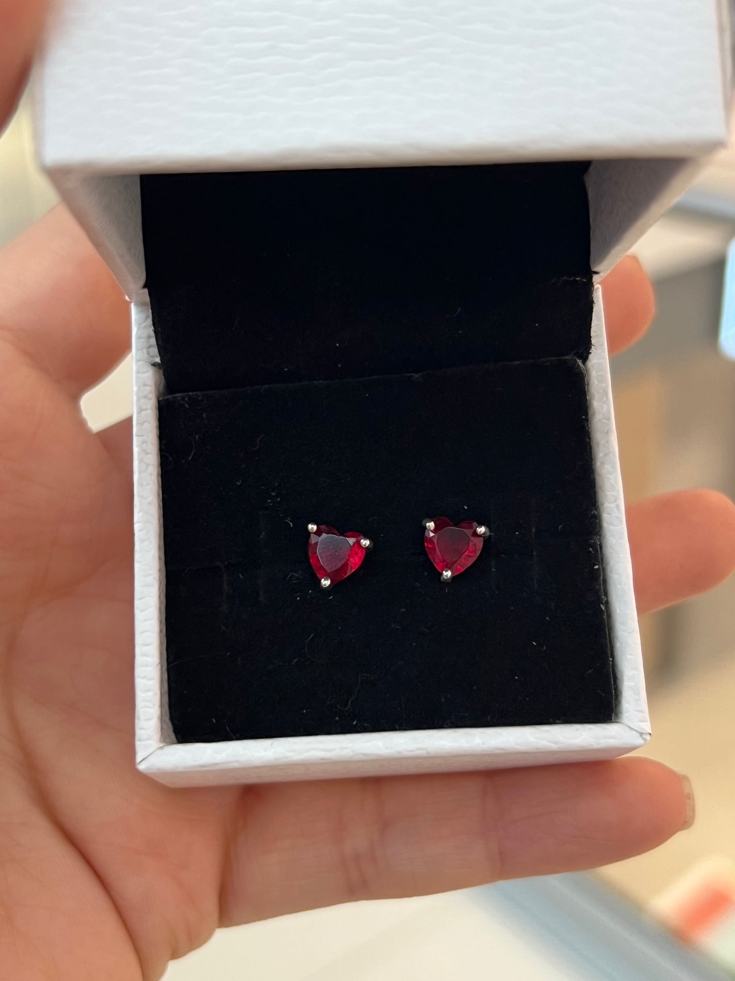 Aretes Corazón Rojo