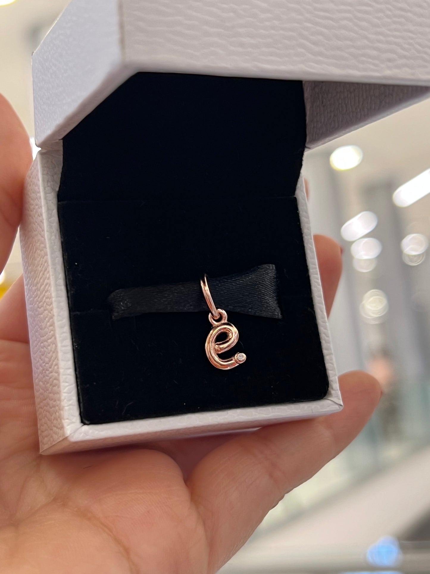 Letra e rose gold - Colgantes