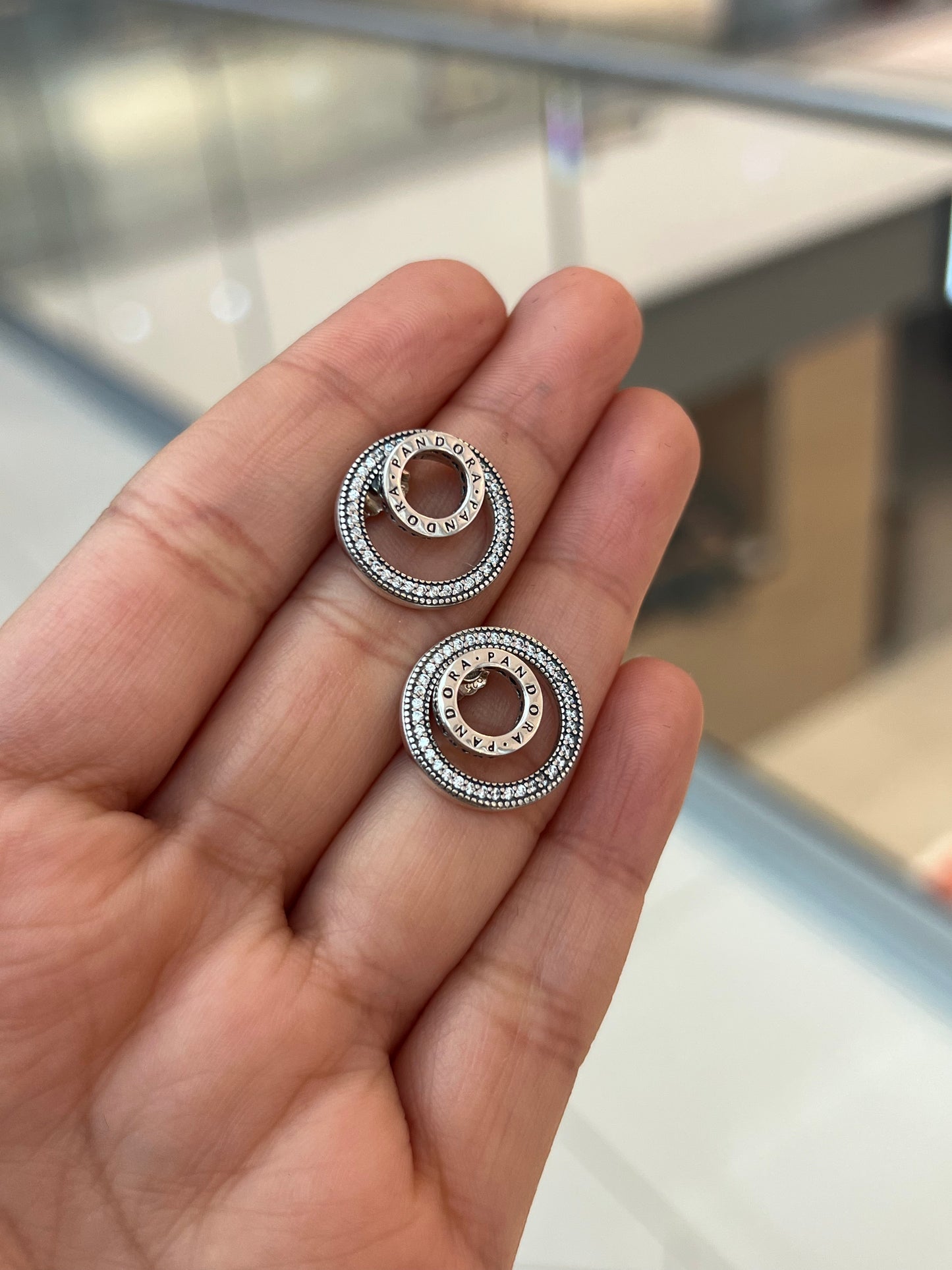 Aretes Doble Círculo Signature Uso Múltiple