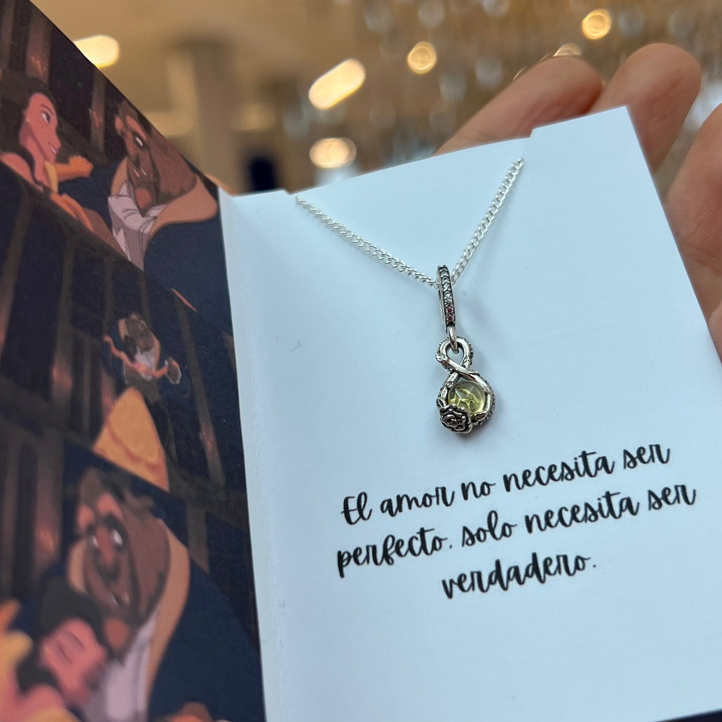Collar Infinito y Rosa de Bella Disney