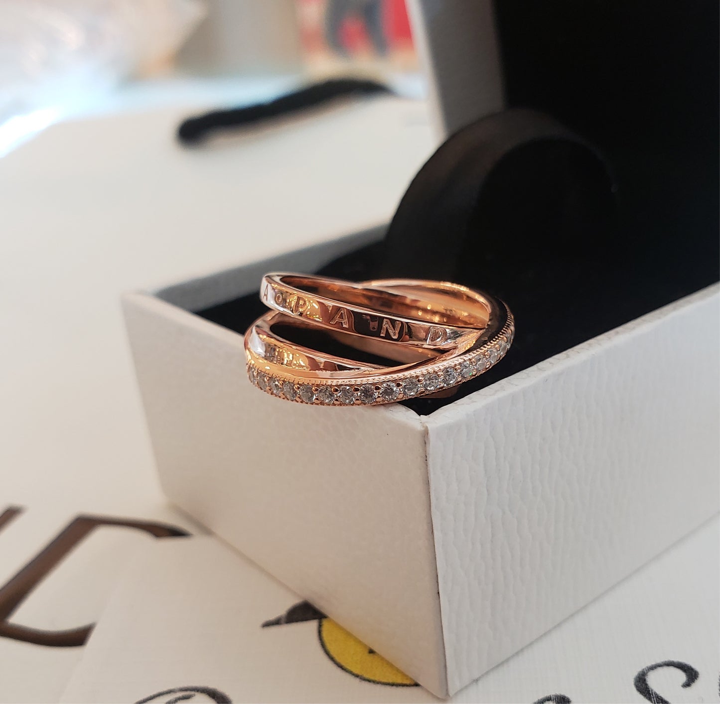 Anillo Triple Alianza en Pavé
