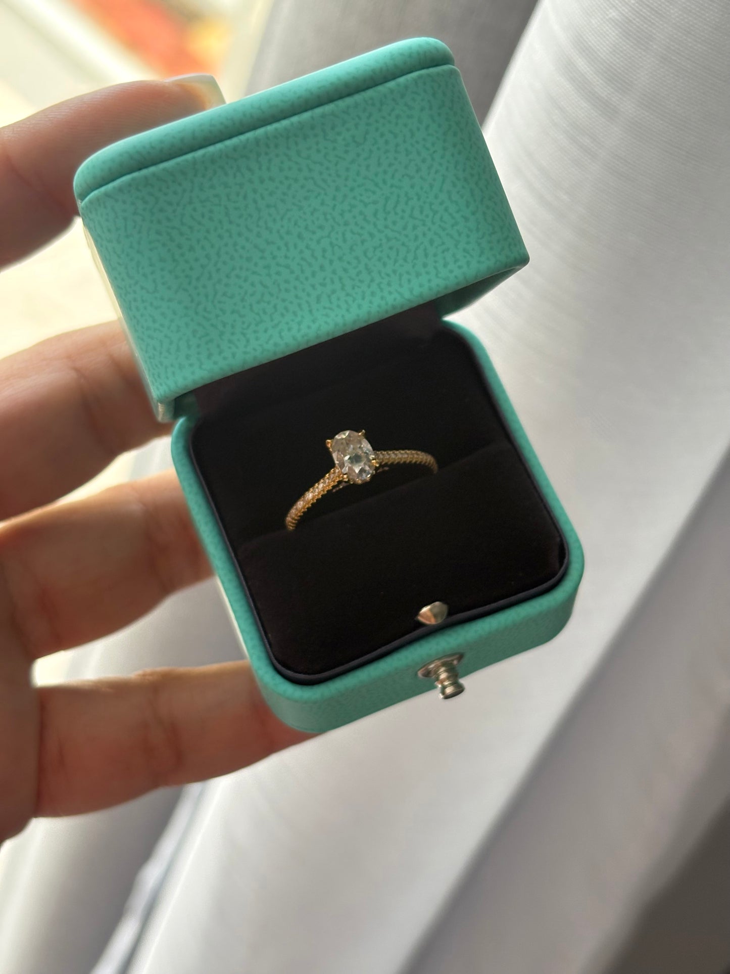 Oval Gold - Moissanita