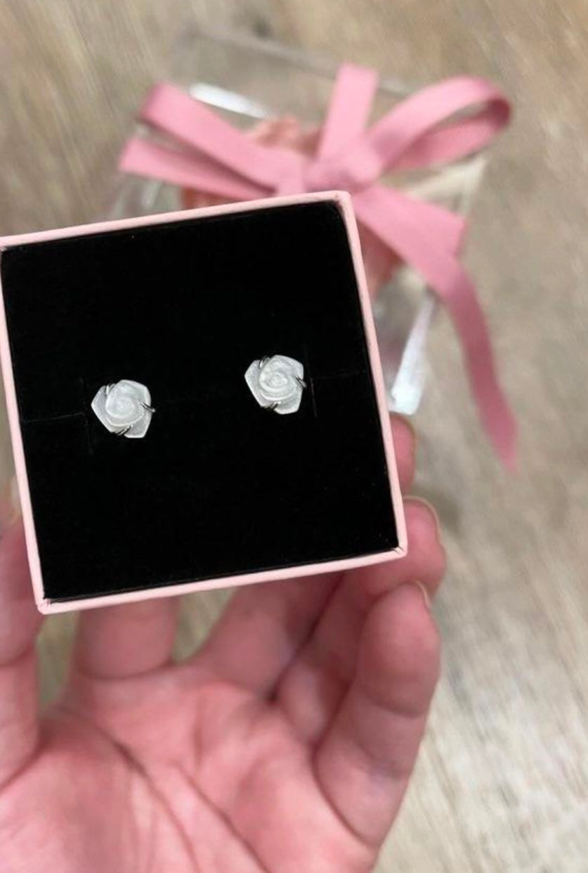 Aretes de Boton Rosa Blanca