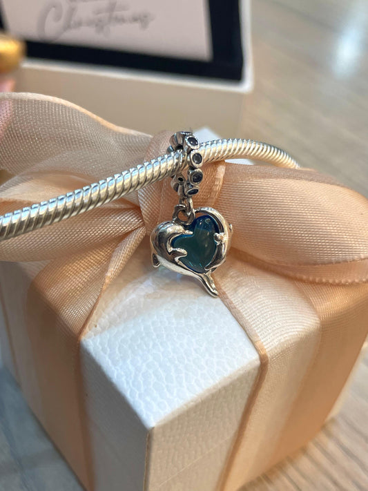 Charm Delfines en Corazón