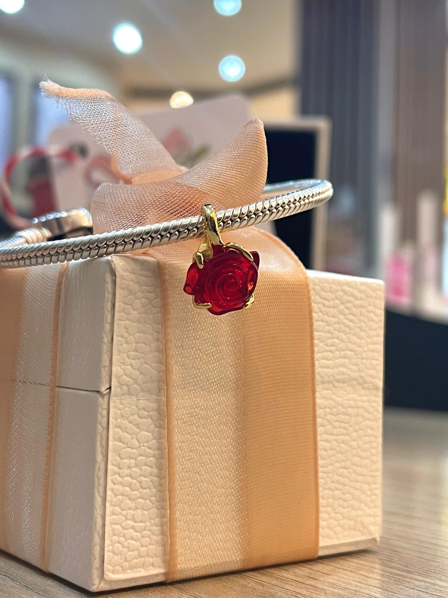 Charm Rosa de Bella y la Bestia