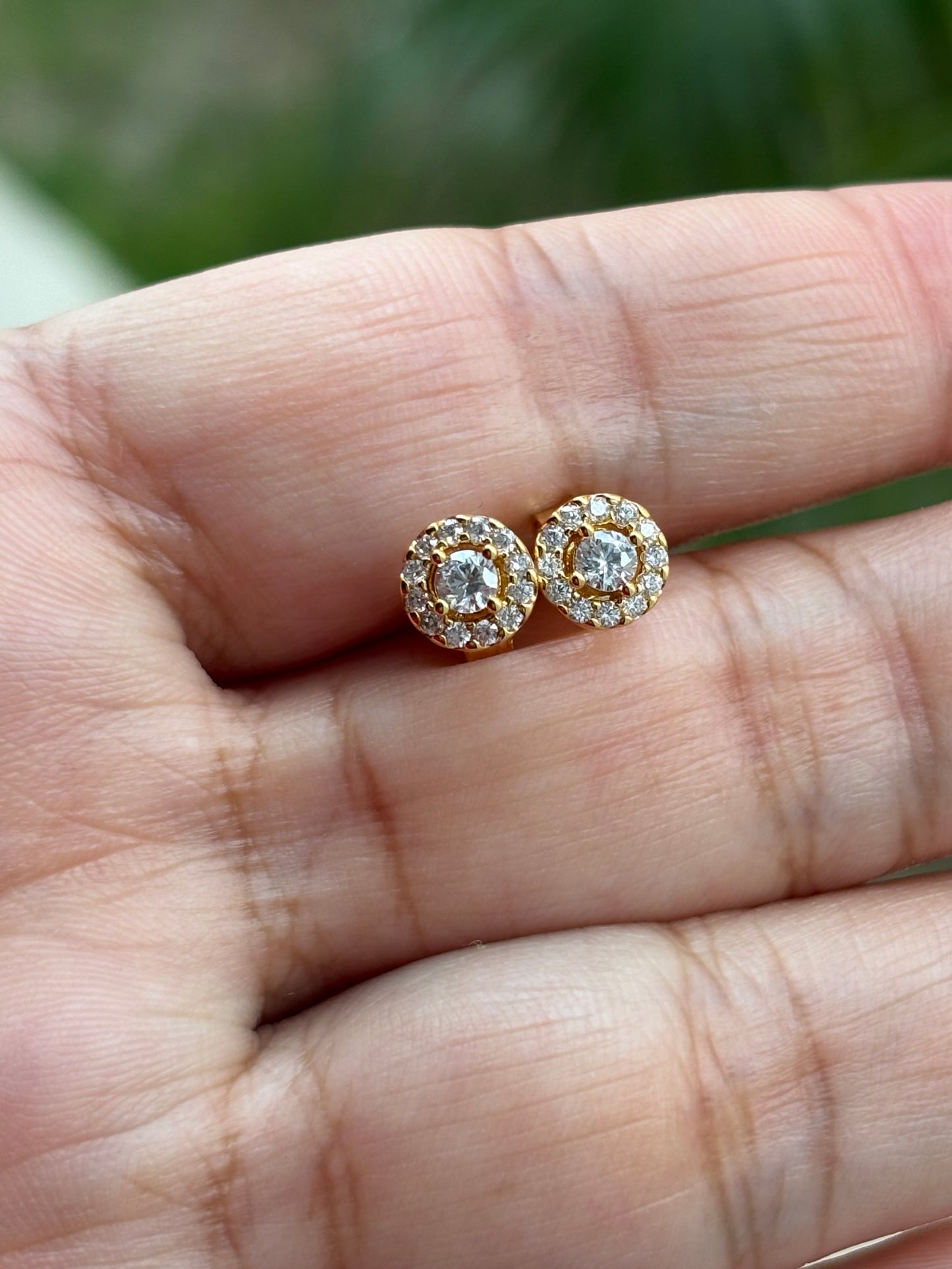 Aretes Halo Redondo en Pave - Gold