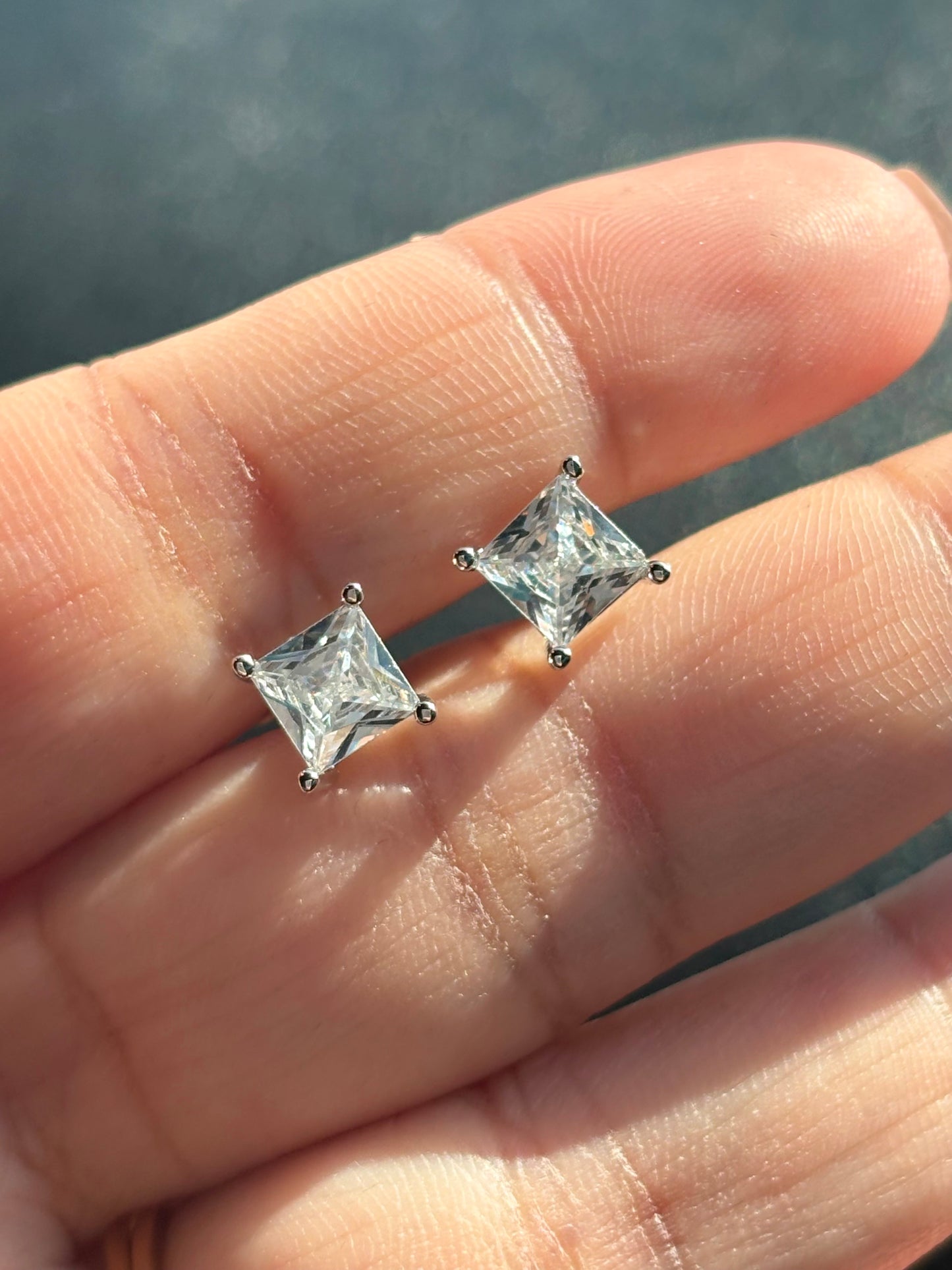 Aretes Cuadrados de 4 garras