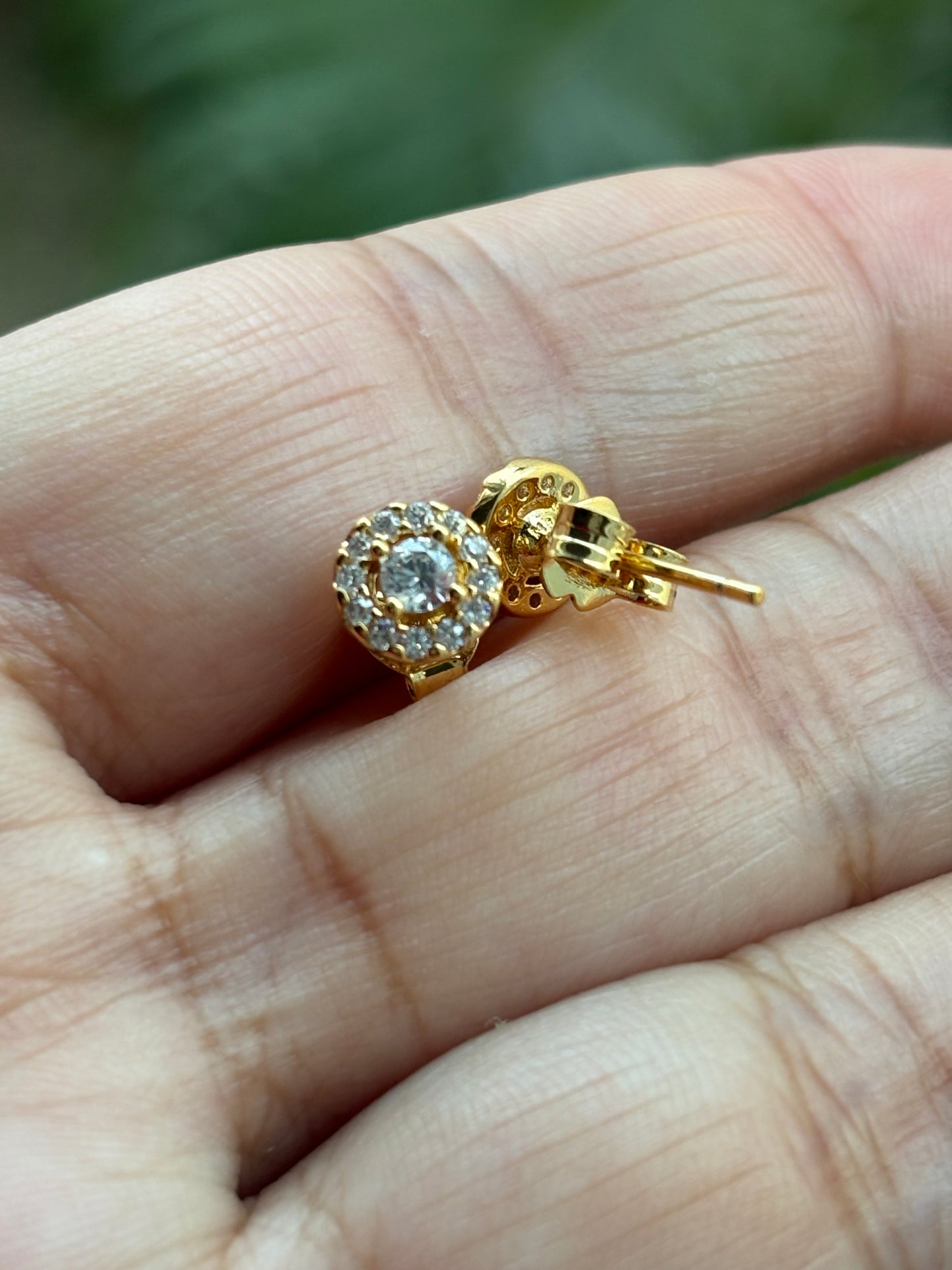 Aretes Halo Redondo en Pave - Gold