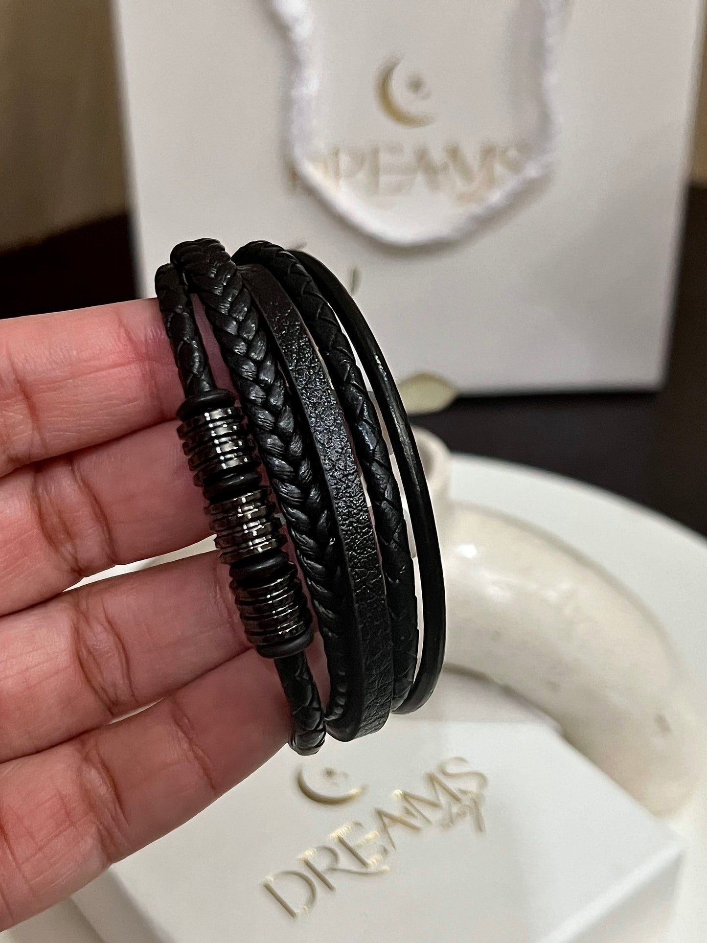 Brazalete Cuero Negro - Broche Tipo Imán