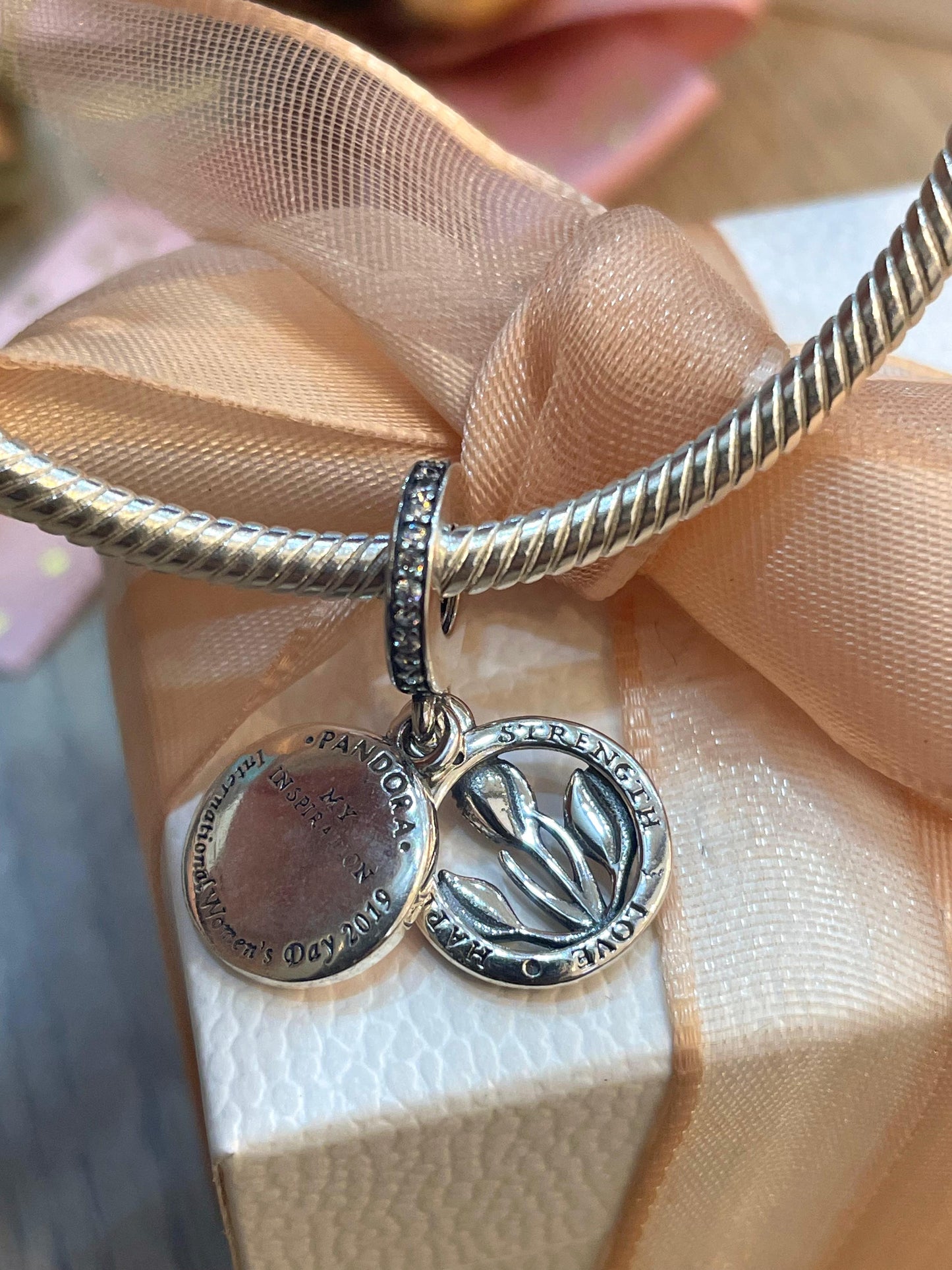 Charm Tulipán