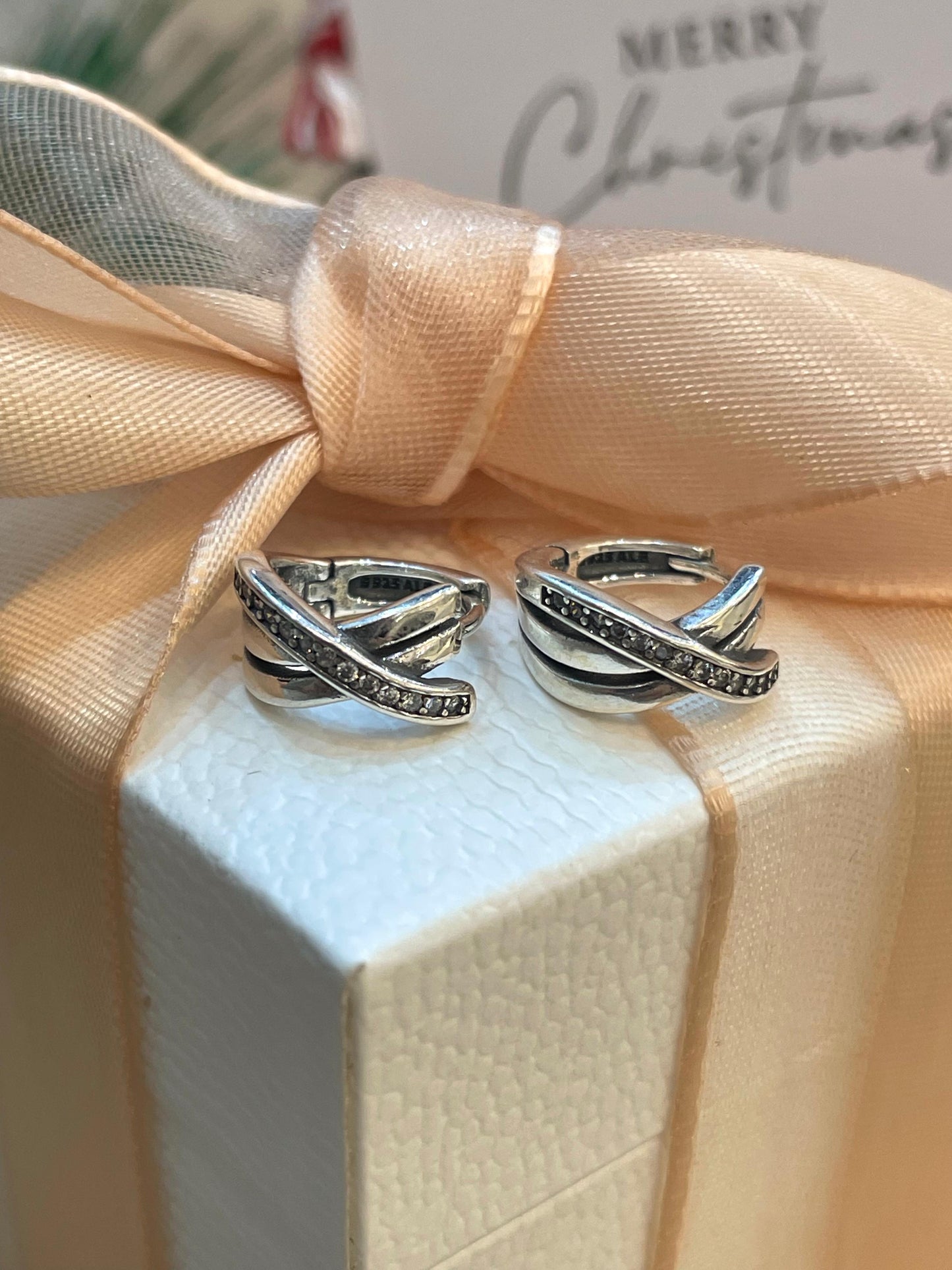 Aretes Aro en Pave Cruzado Silver