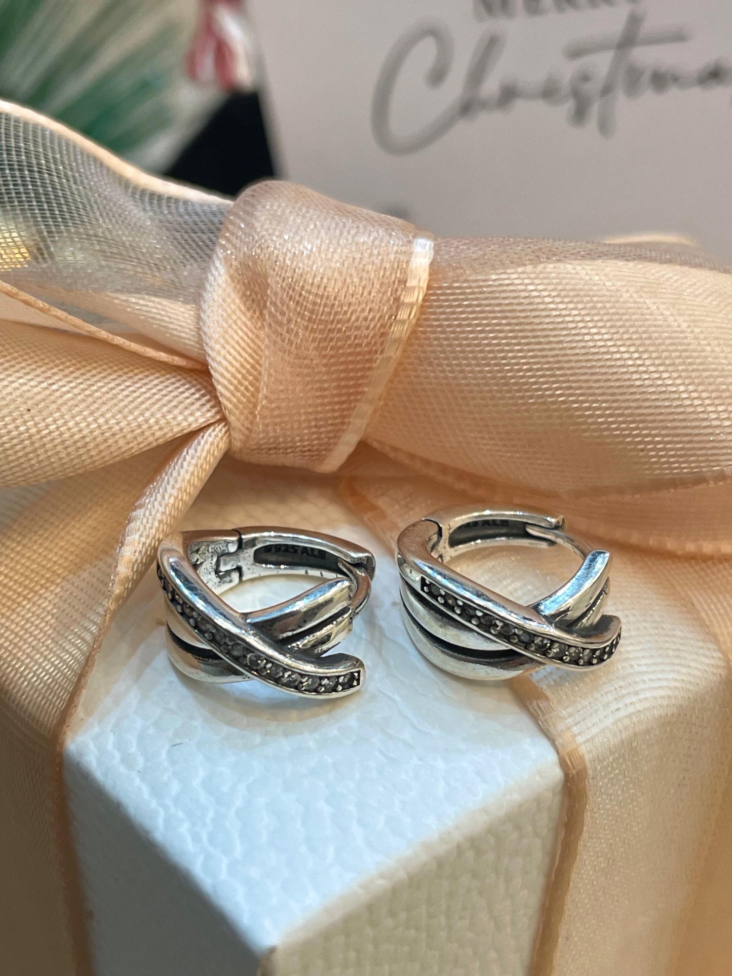 Aretes Aro en Pave Cruzado Silver