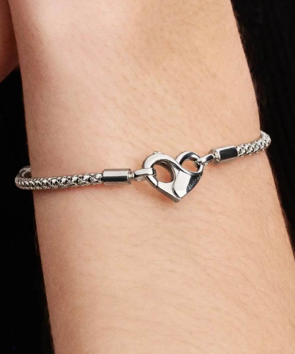 Brazalete Tachuelas y Corazón