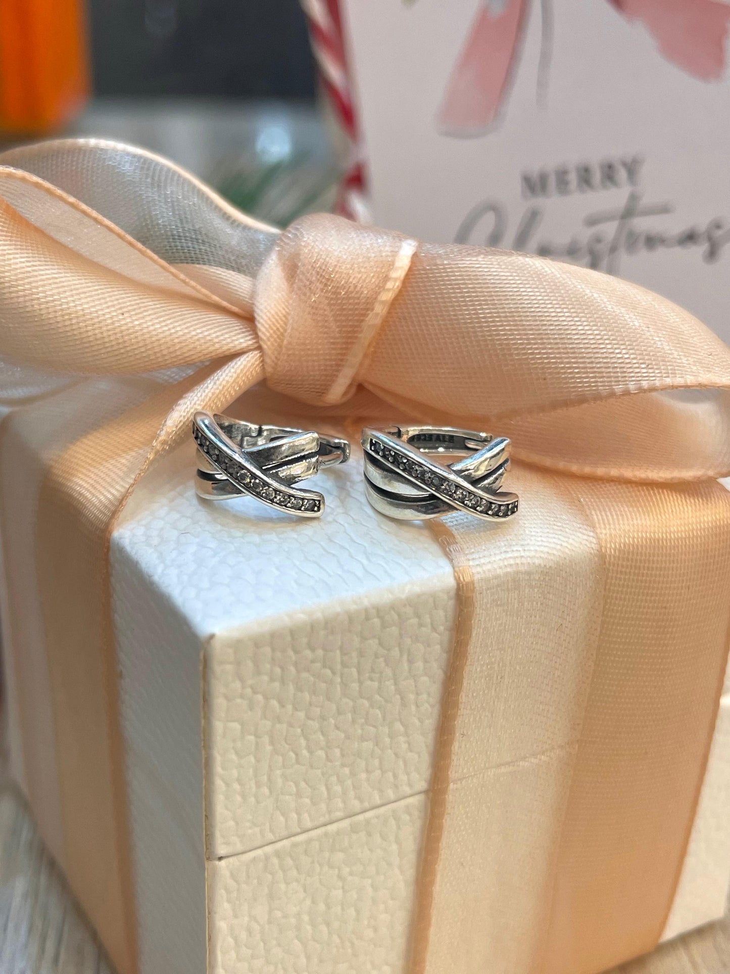 Aretes Aro en Pave Cruzado Silver