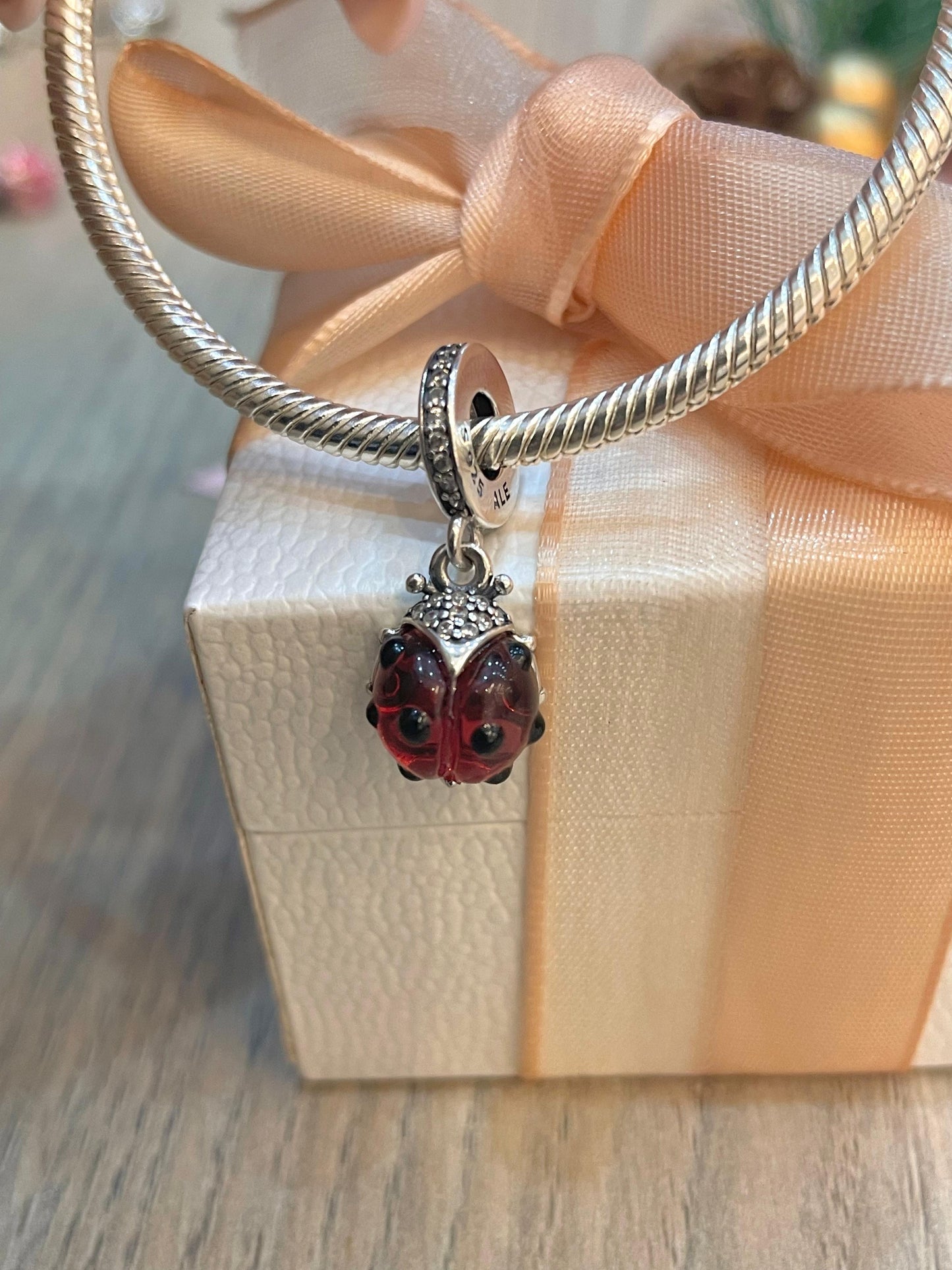 Charm Mariquita