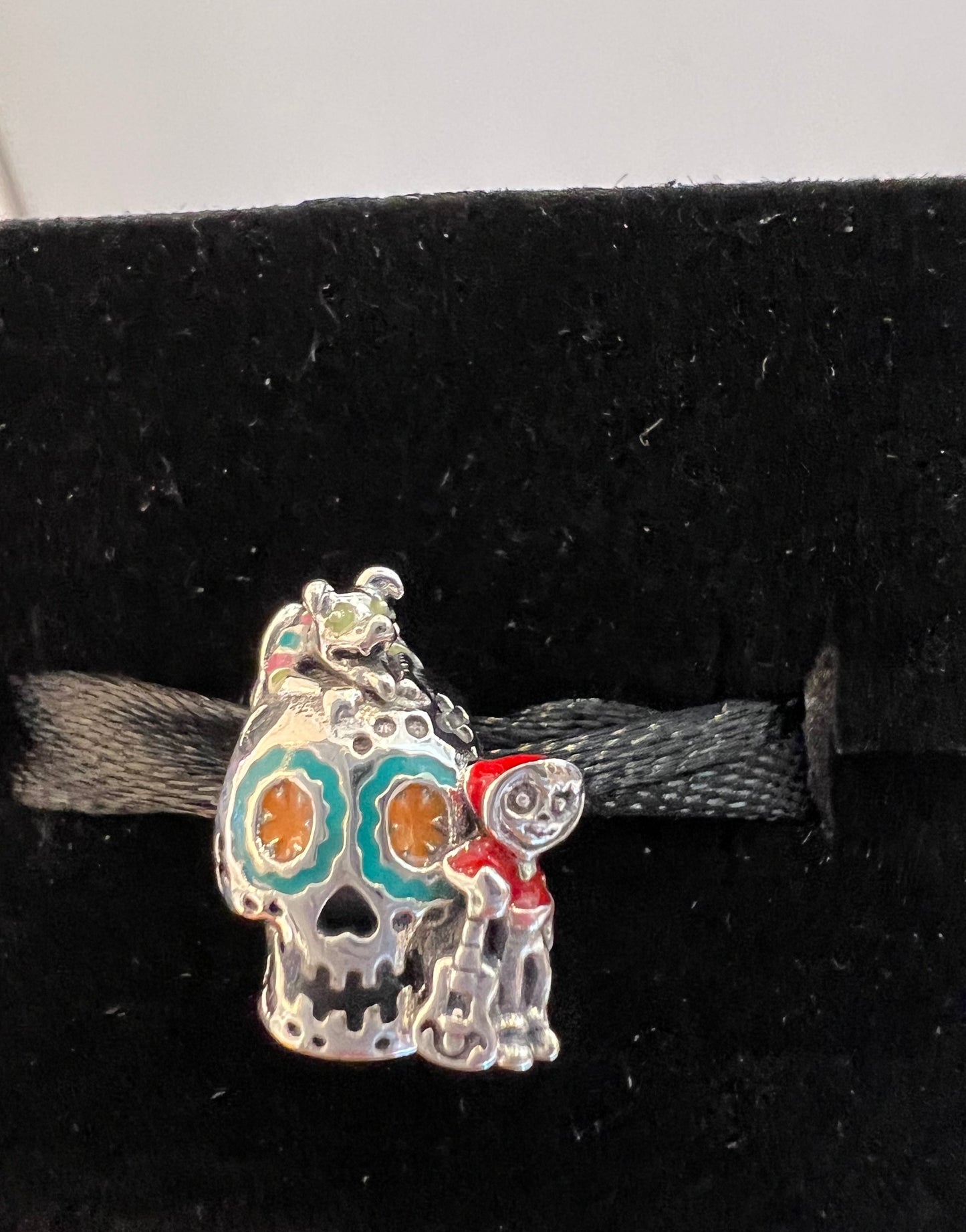 Charm Calavera de Miguel & Dante Coco de Disney