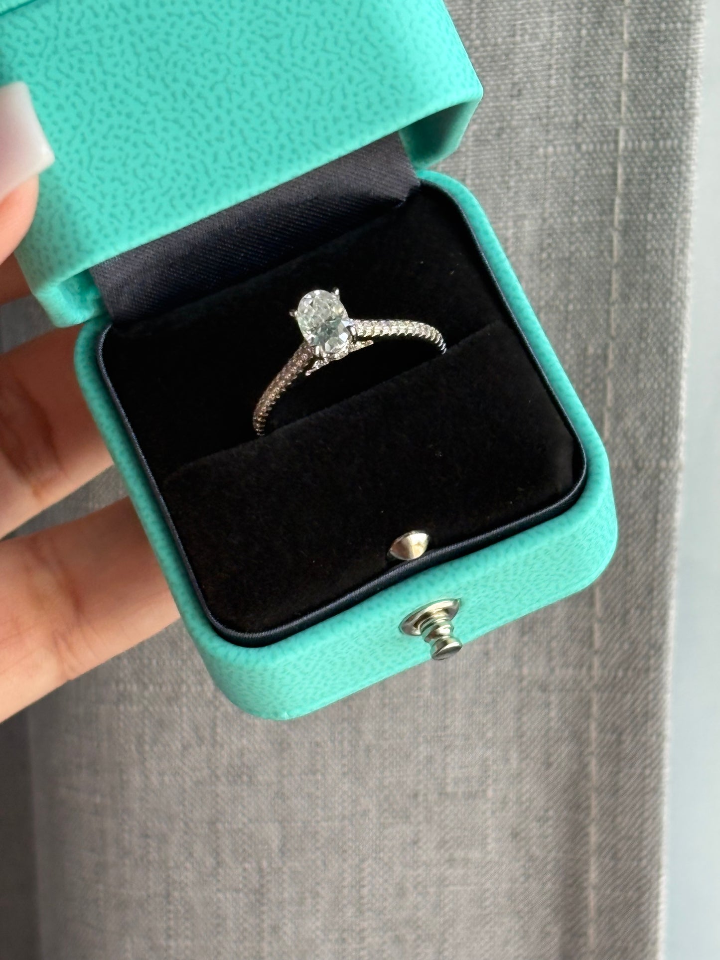 Oval Silver - Moissanita