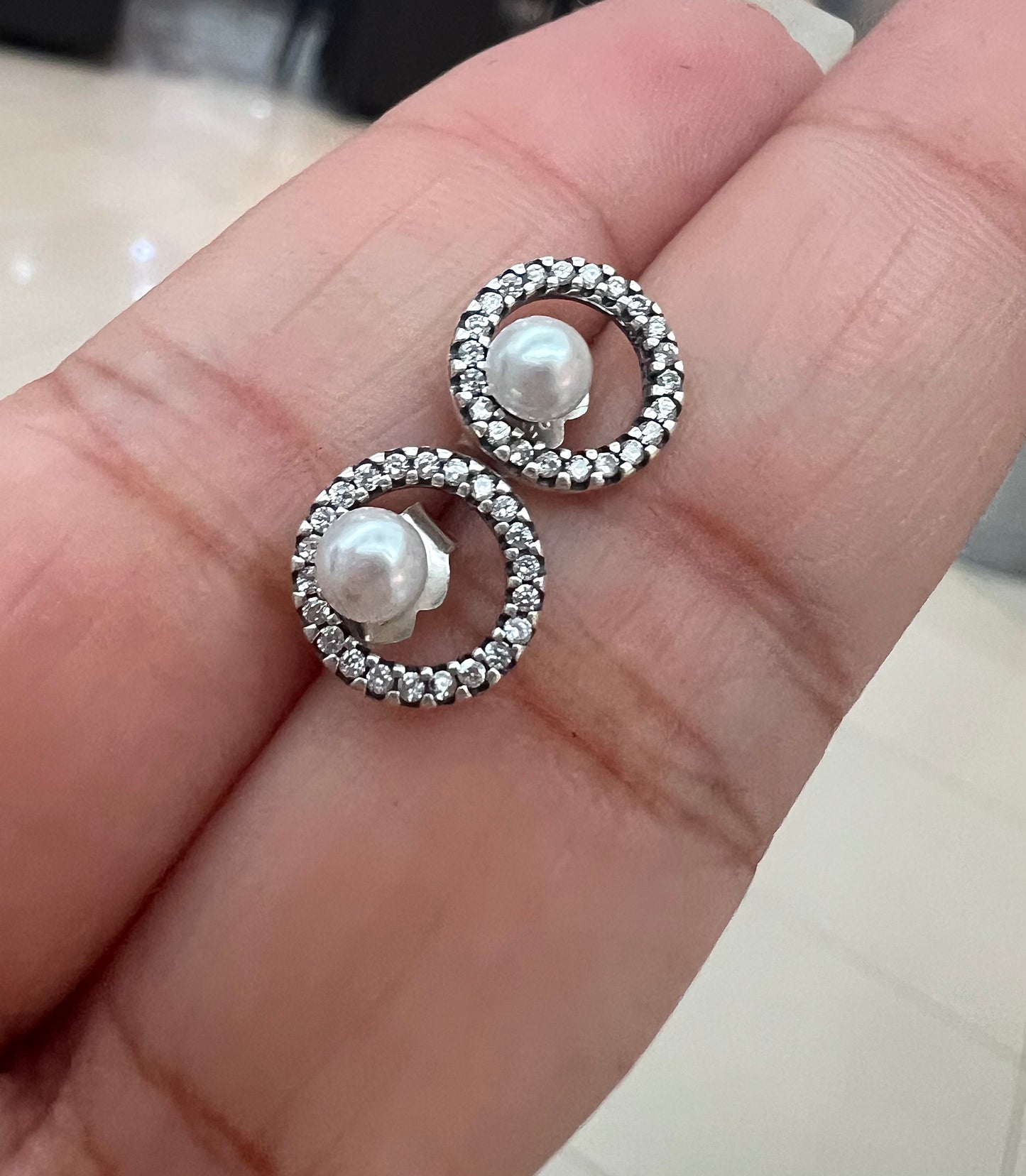 Aretes Perla Cultivada de Agua Dulce y Pavé