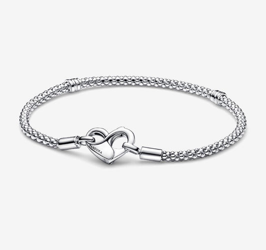 Brazalete Tachuelas y Corazón