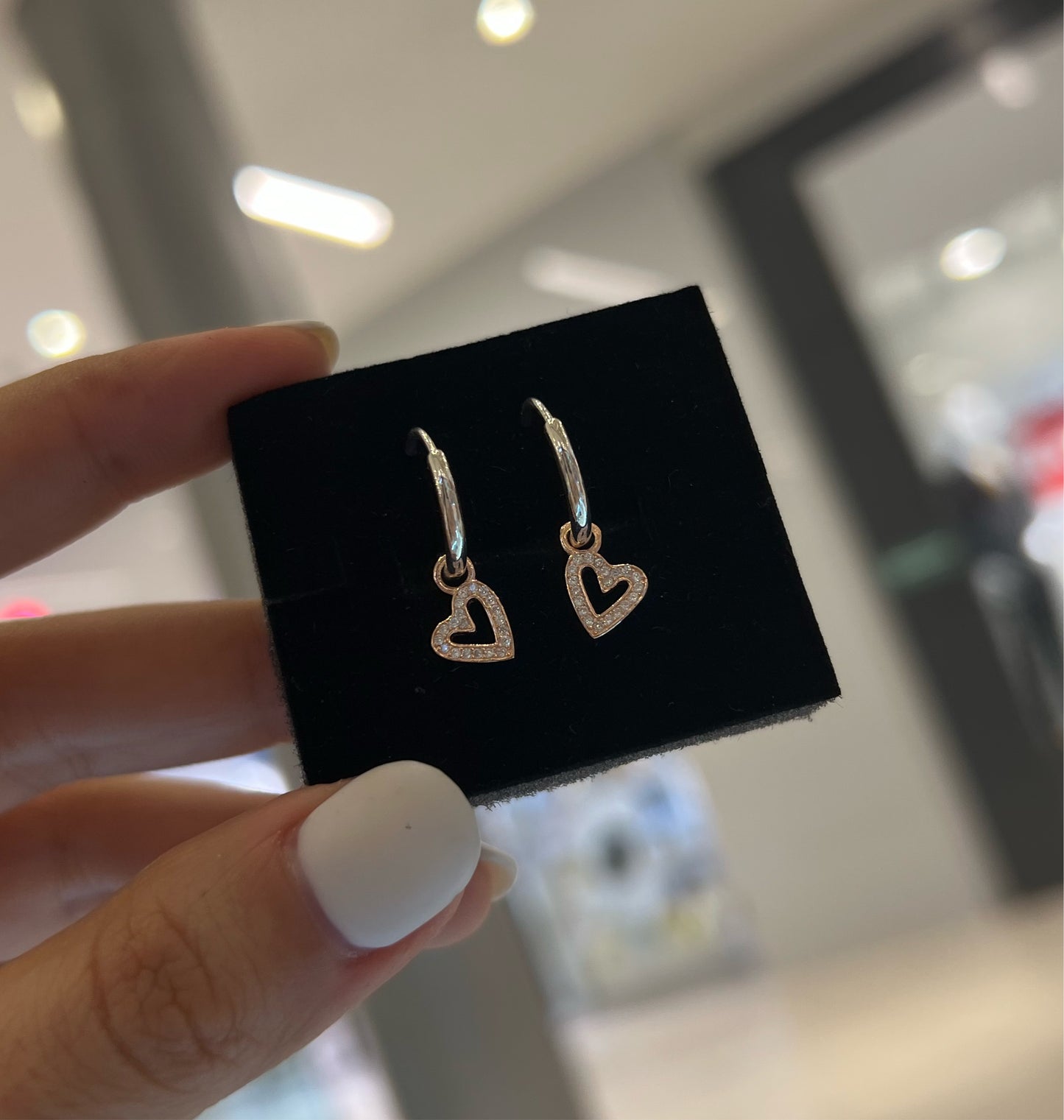 Aretes Corazón a Mano Alzada Brillantes