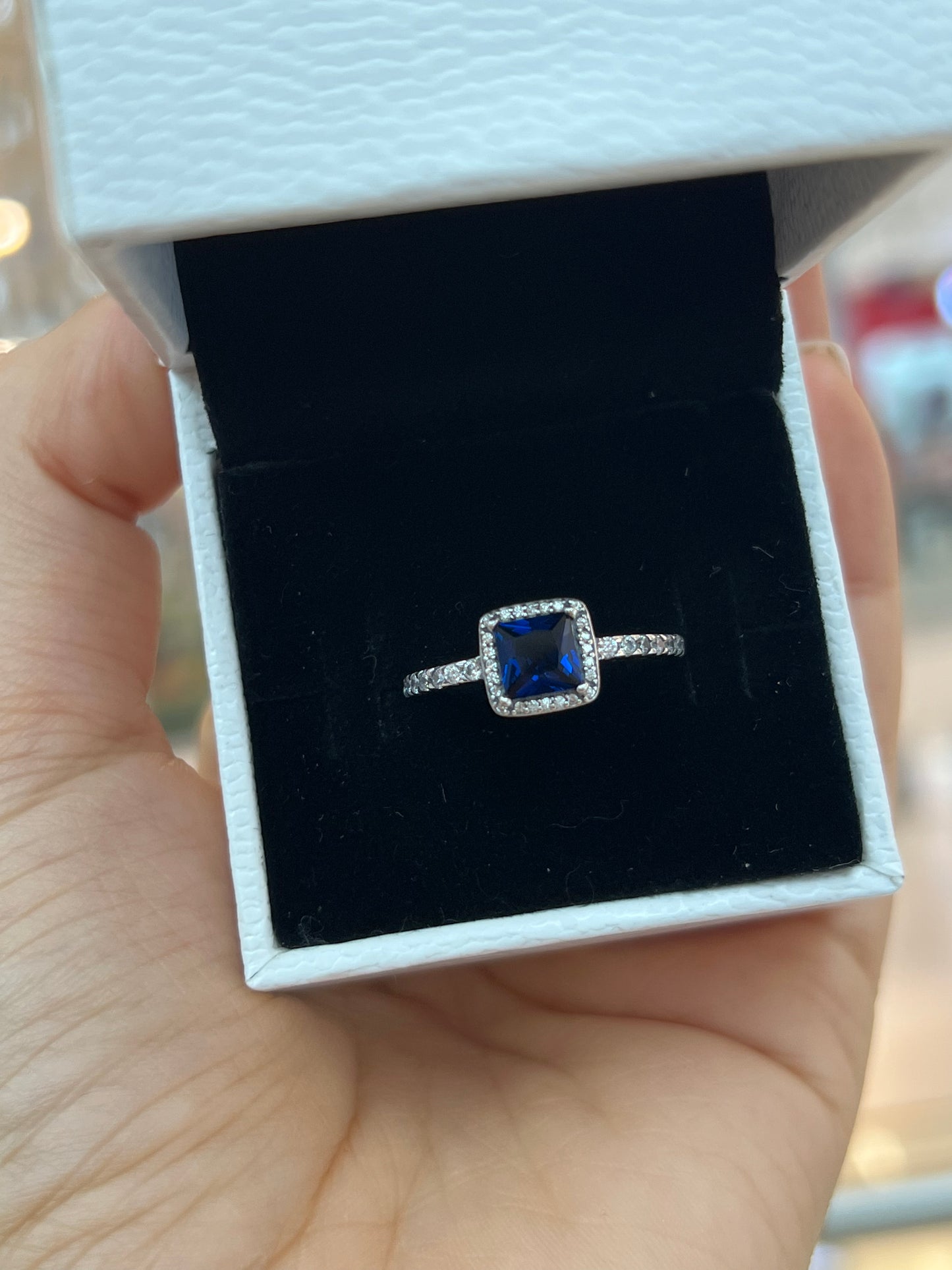 Anillo Halo Cuadrado Brillante Azul