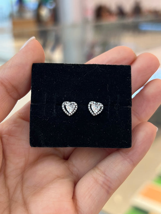 Aretes Corazón Brillante en Relieve Silver