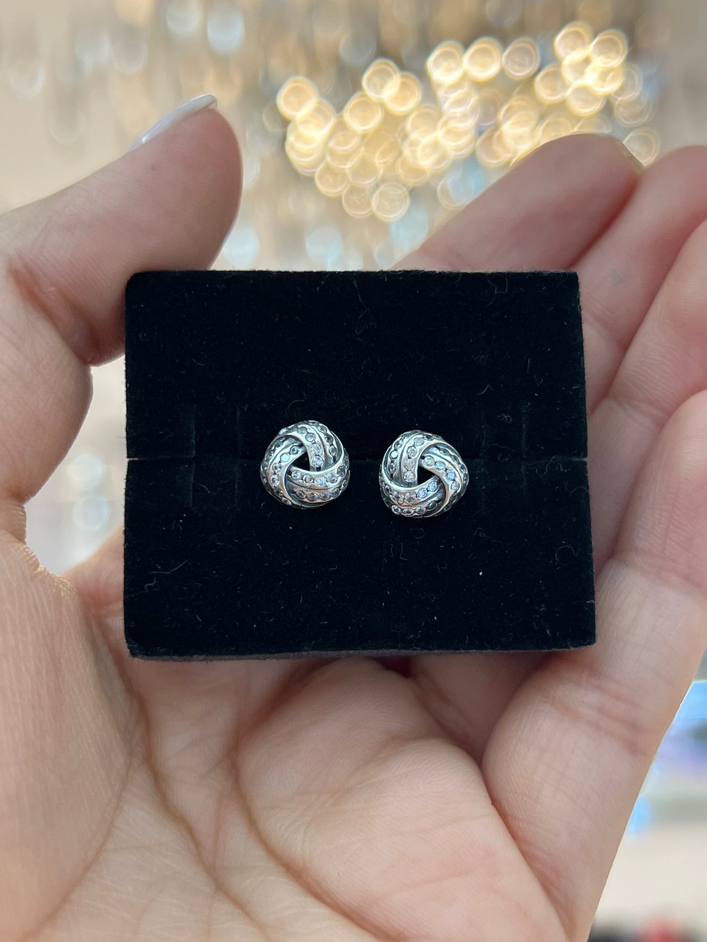 Aretes Nudo Brillante de Amor