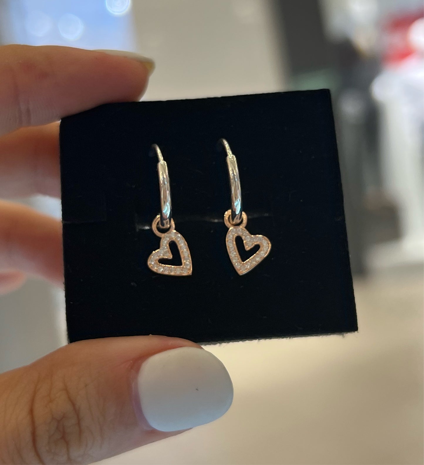 Aretes Corazón a Mano Alzada Brillantes