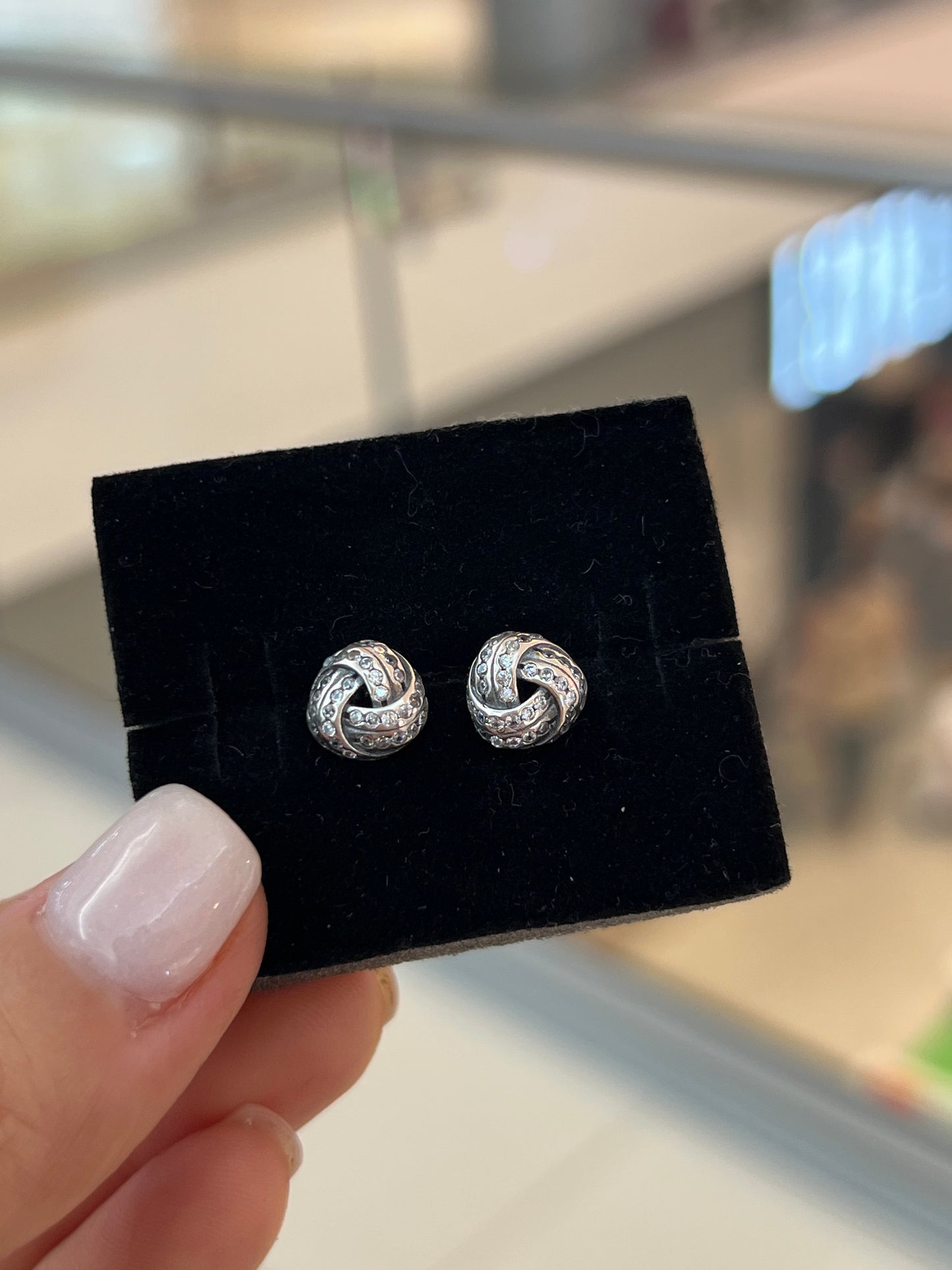 Aretes Nudo Brillante de Amor